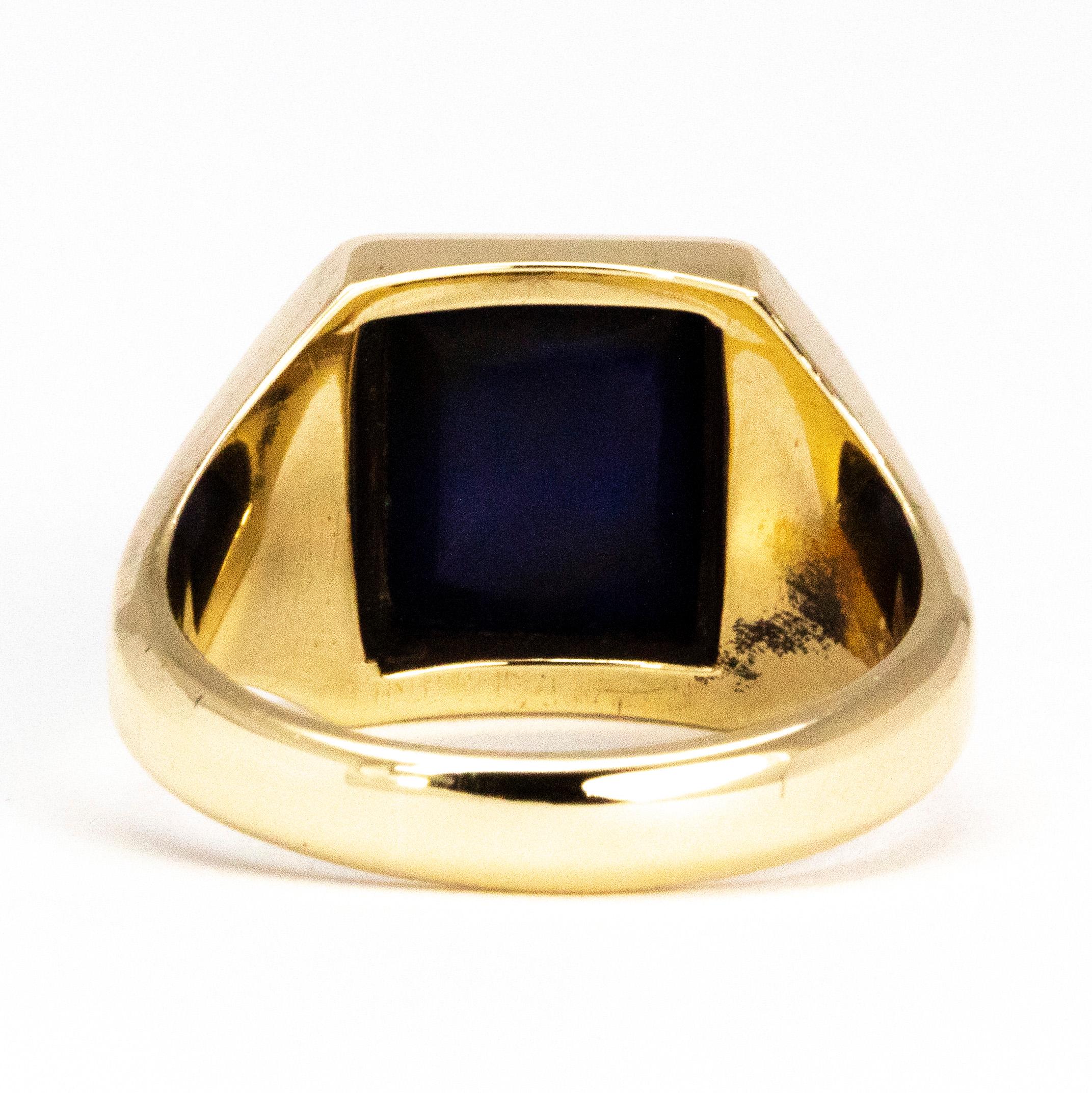 Vintage Lapis Lazuli an 9 Carat Gold Signet Ring In Good Condition In Chipping Campden, GB