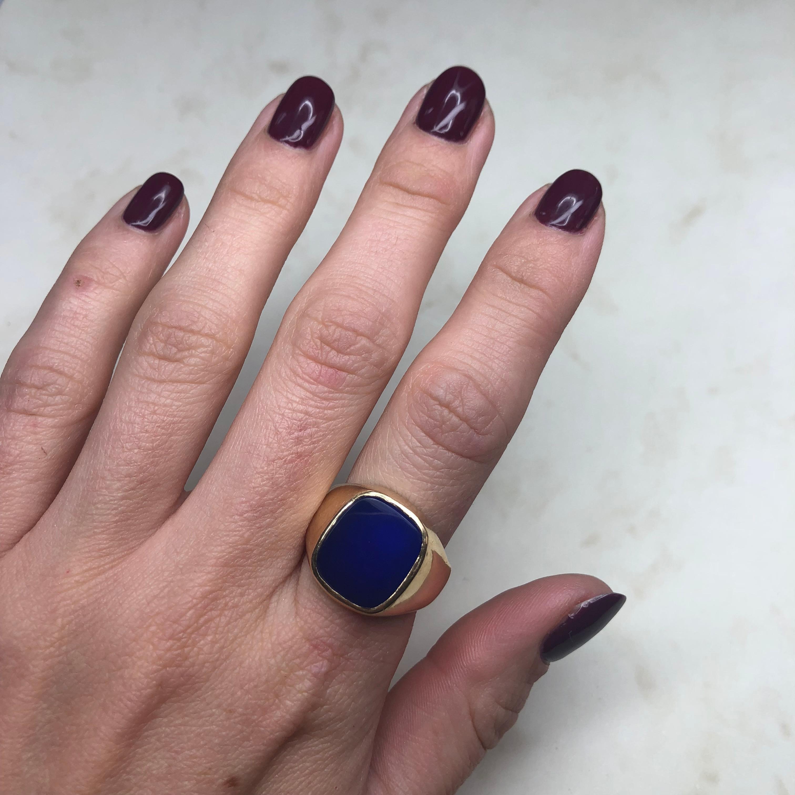 Women's or Men's Vintage Lapis Lazuli and 14 Carat Gold Signet Ring