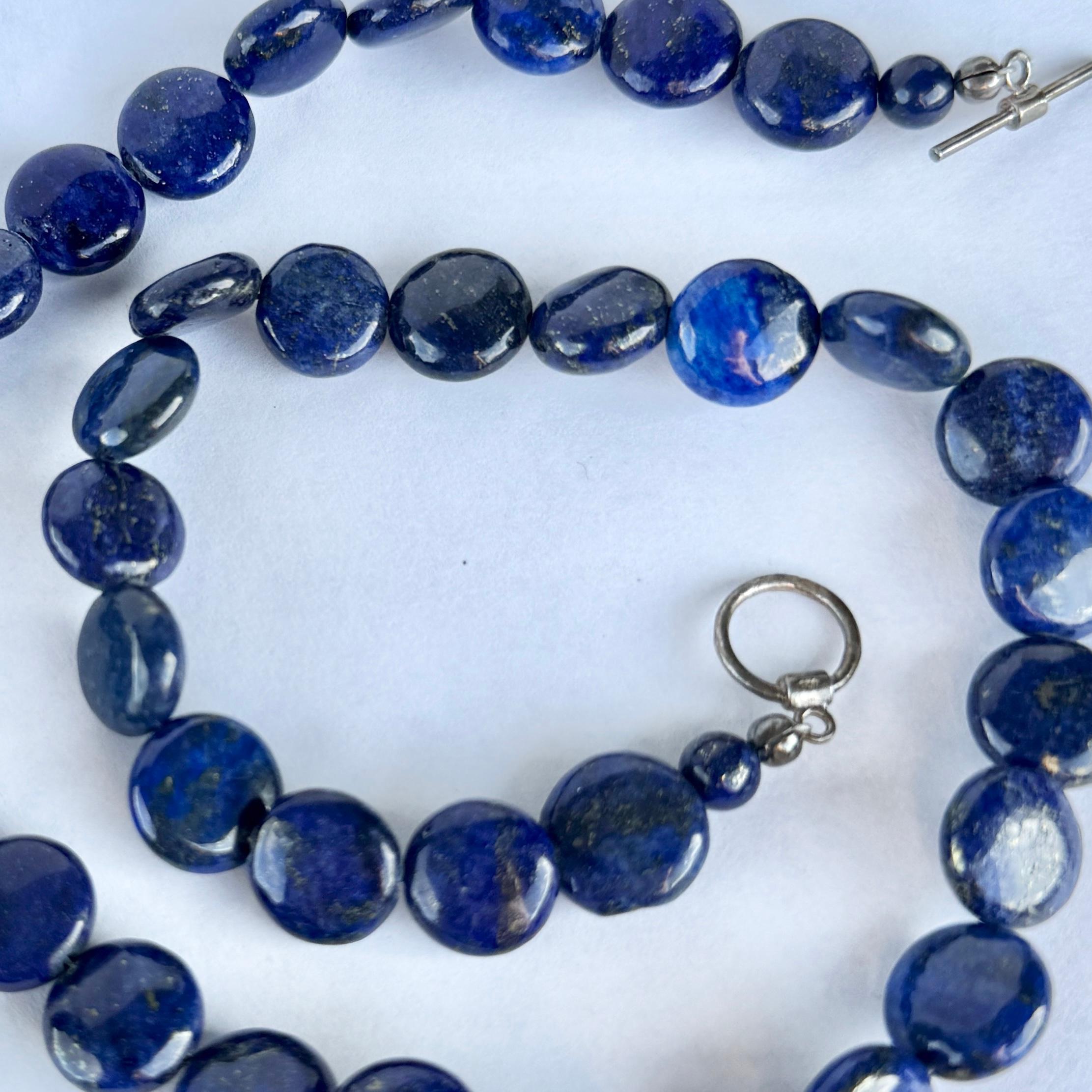 Collana vintage con perline di lapislazzuli In condizioni buone in vendita a Chipping Campden, GB