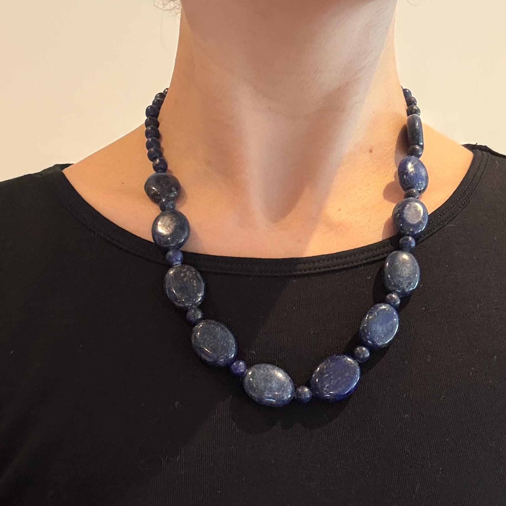 Collana vintage con perline di lapislazzuli In condizioni buone in vendita a Chipping Campden, GB