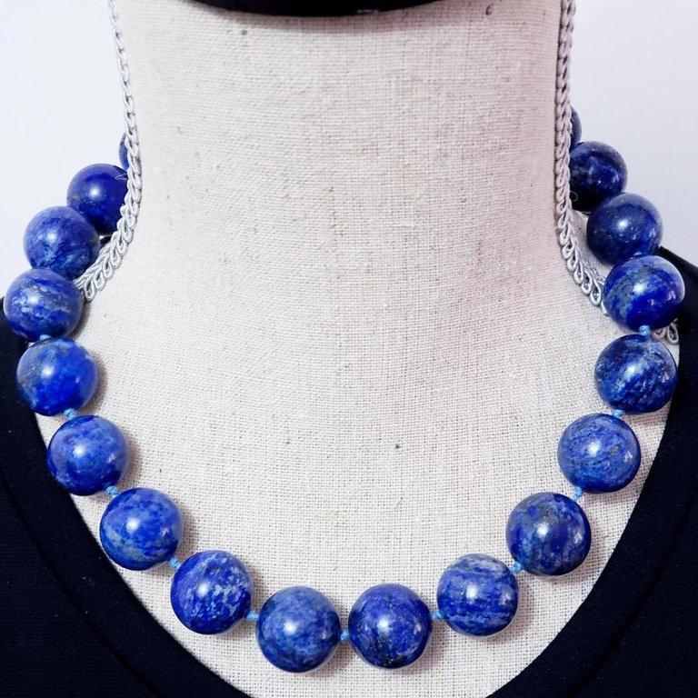 Vintage natural blue Lapis Lazuli on a matching knotted string with 585 yellow gold clasp. The stones are flecked with glowing golden flakes. Every part of this necklace, from the string to the beads to the clasp, is of extremely high quality.