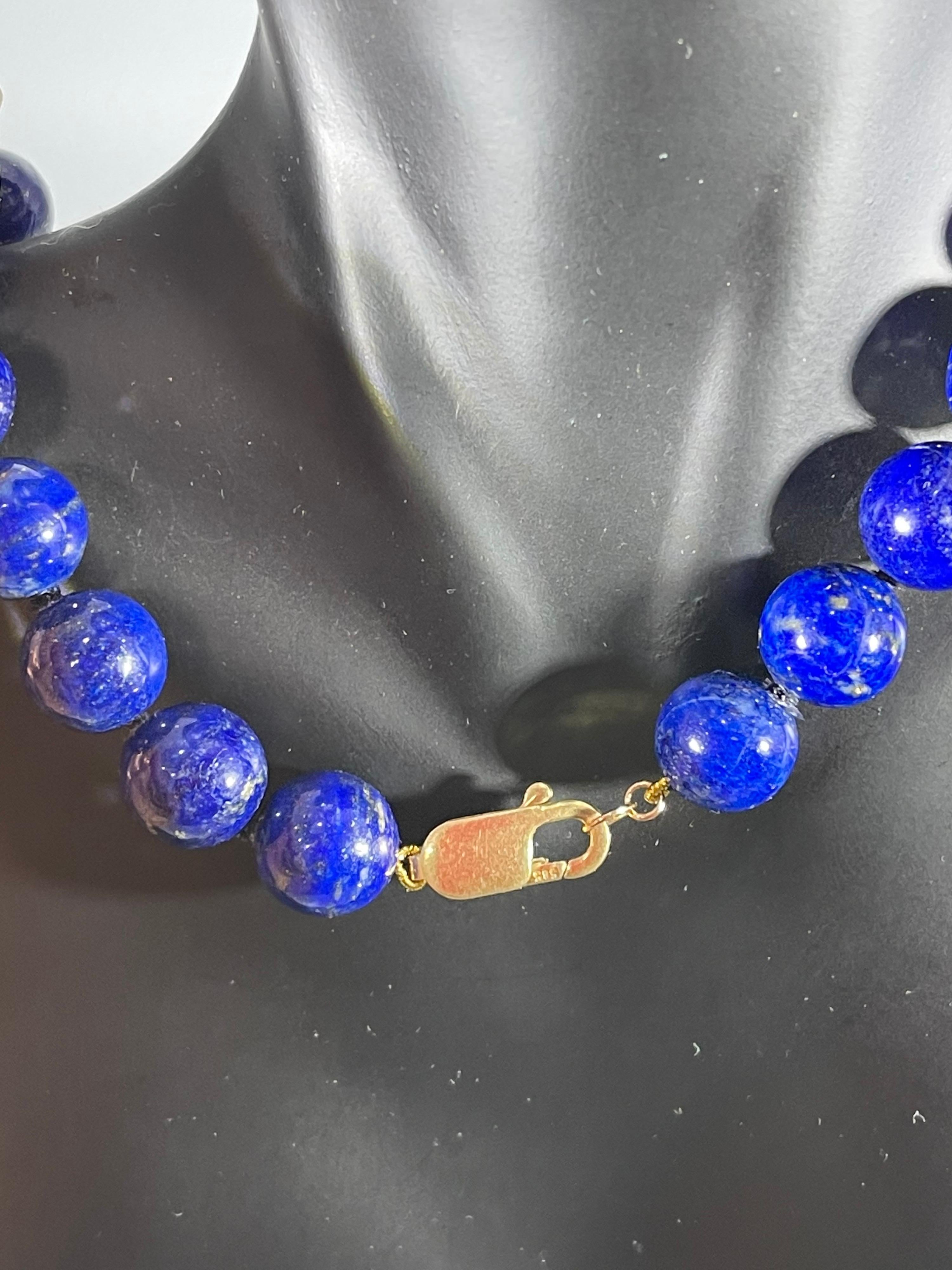Vintage Lapis Lazuli Single Strand Necklace with 14 Karat Yellow Gold Lobster For Sale 3