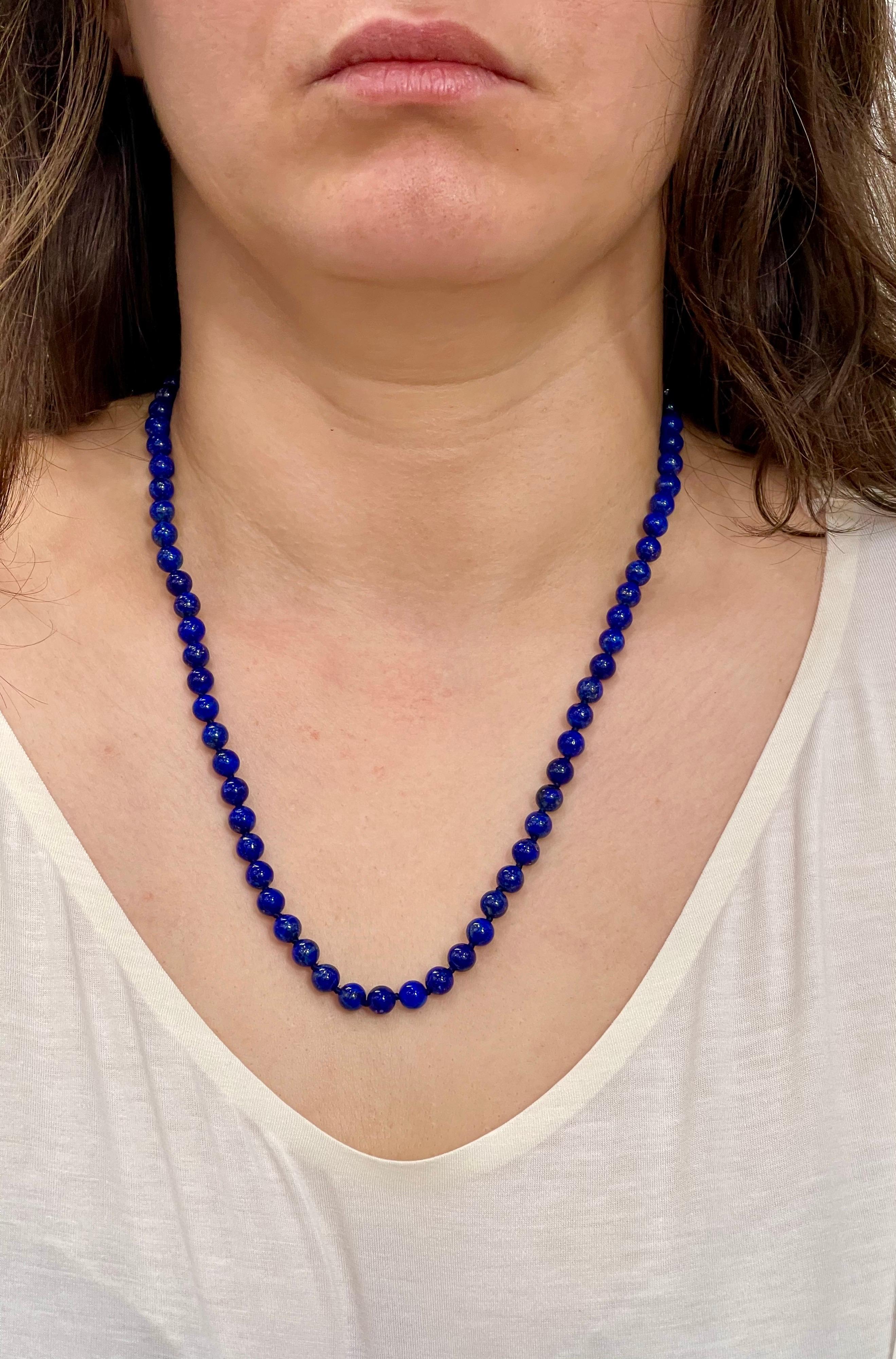 Vintage Lapis Lazuli Single Strand Necklace with 14 Karat Yellow Gold Lobster For Sale 3