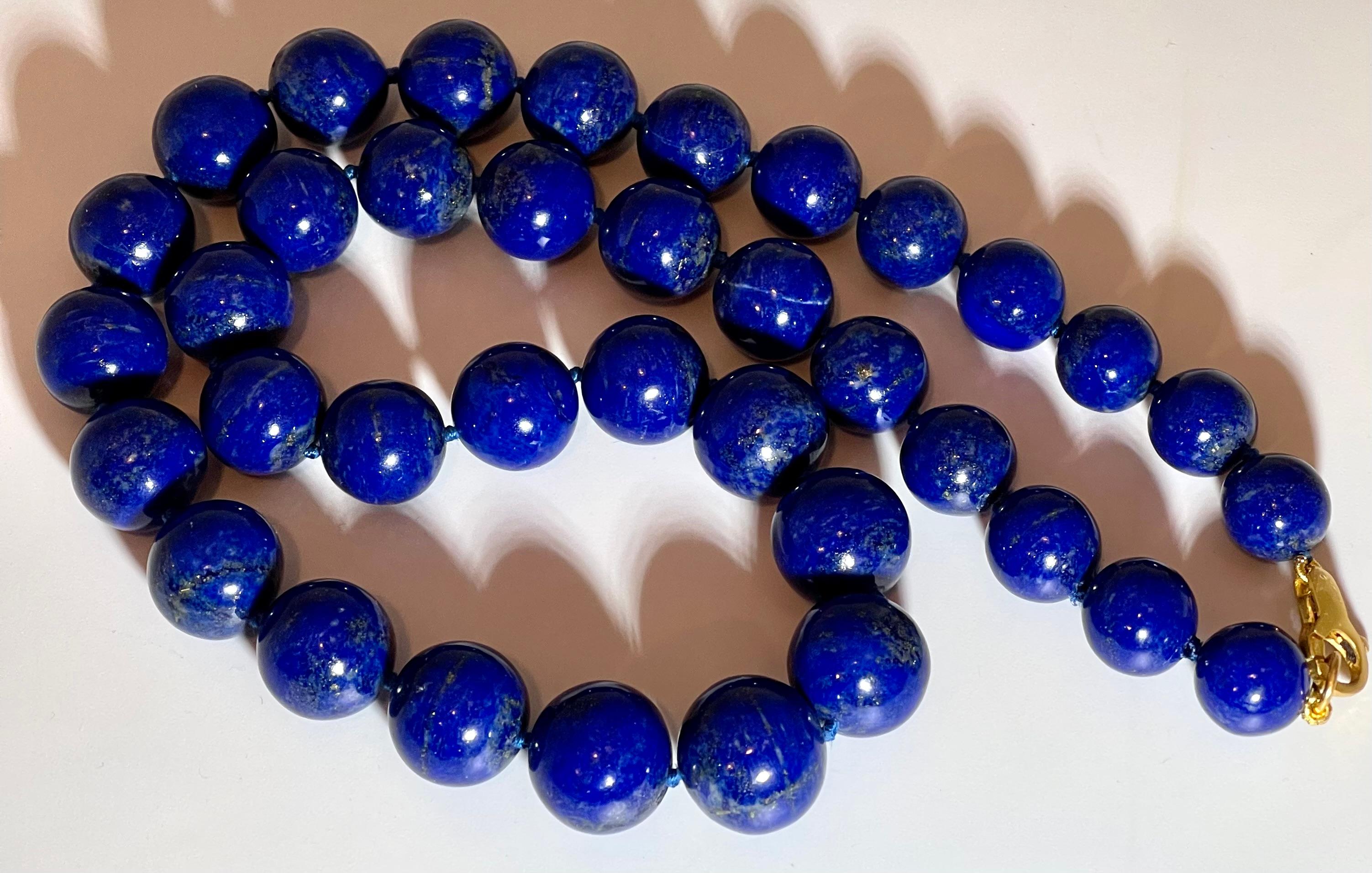 Vintage Lapis Lazuli Single Strand Necklace with 14 Karat Yellow Gold Lobster For Sale 7