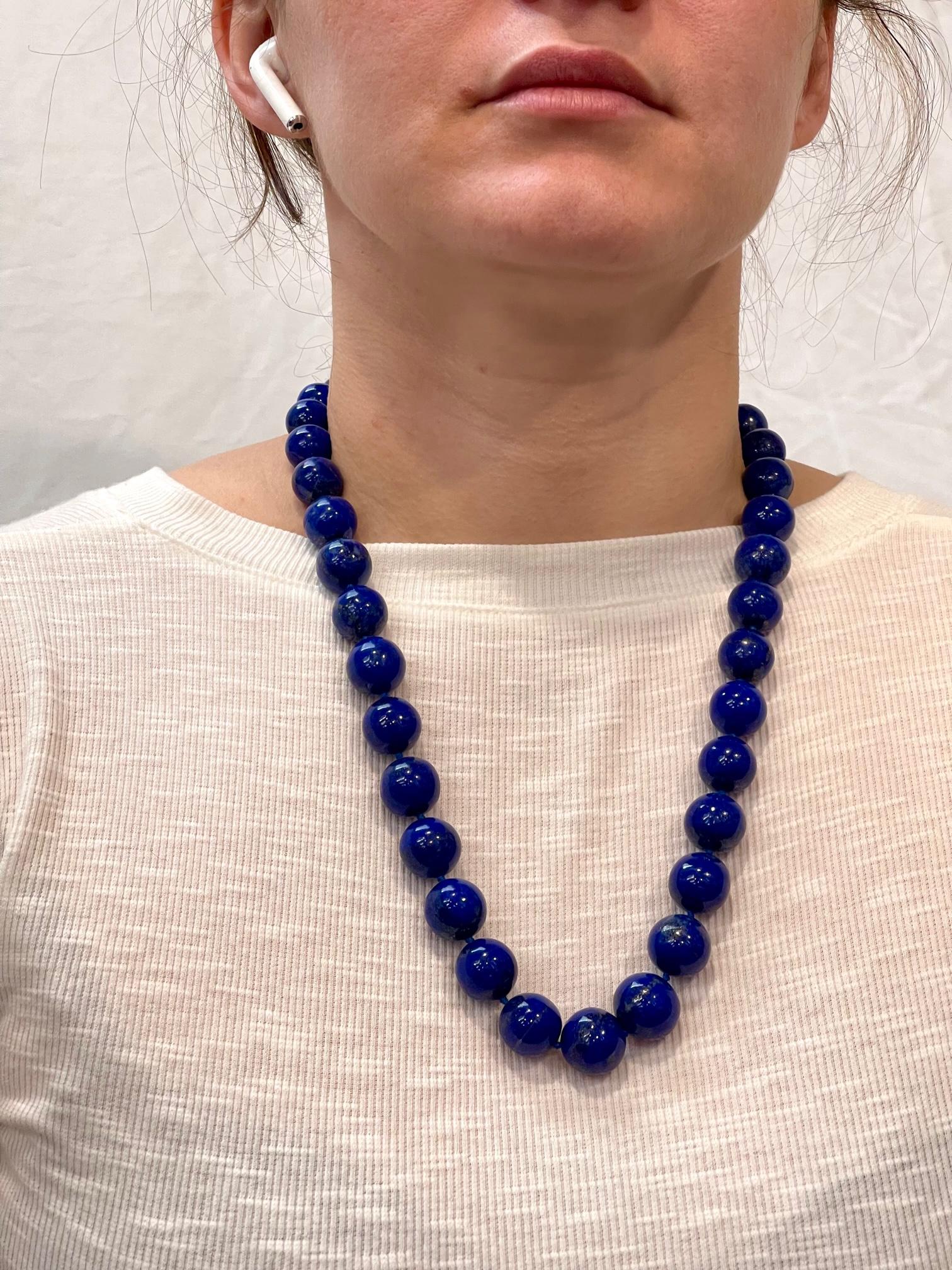 Vintage Lapis Lazuli Single Strand Necklace with 14 Karat Yellow Gold Lobster For Sale 9