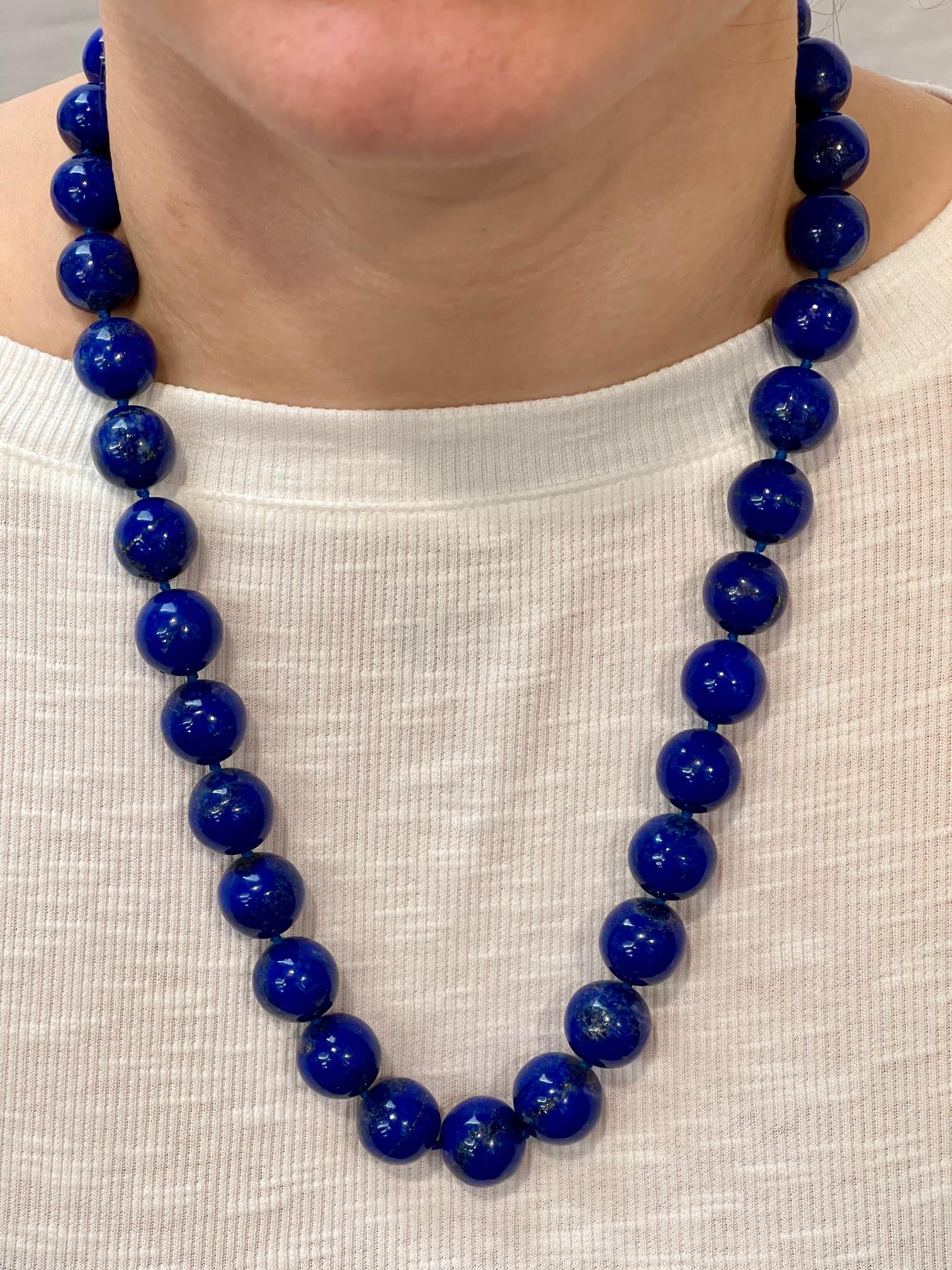 Vintage Lapis Lazuli Single Strand Necklace with 14 Karat Yellow Gold Lobster For Sale 10