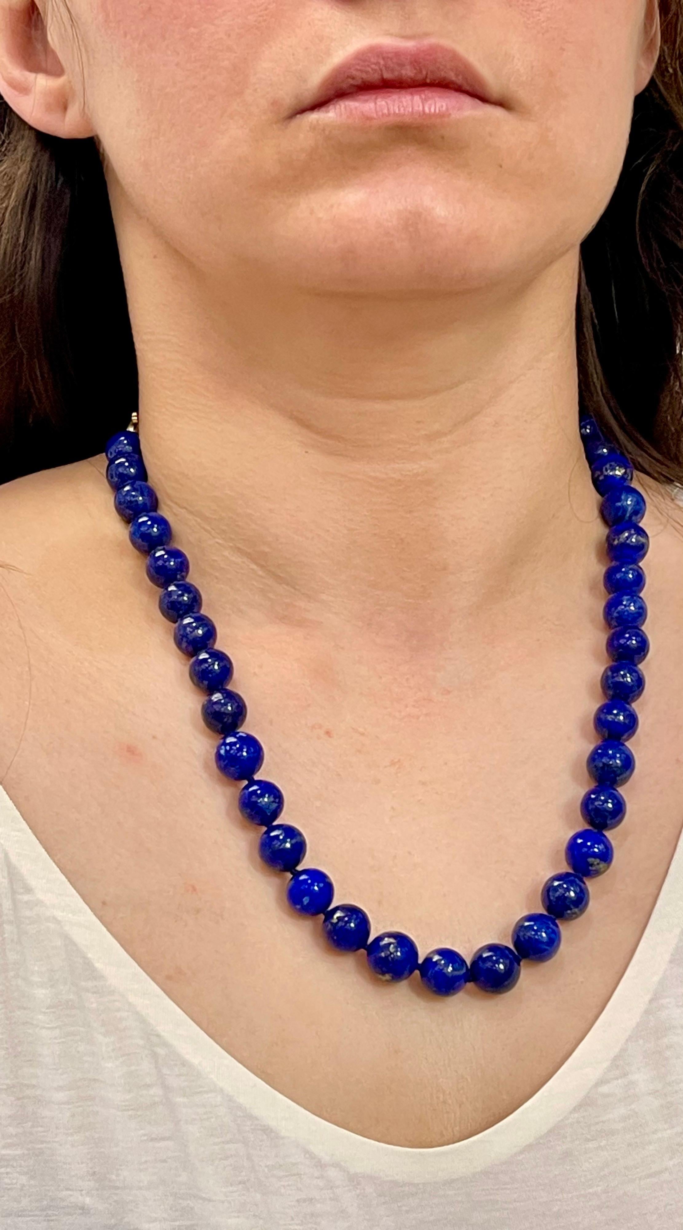 Vintage Lapis Lazuli Single Strand Necklace with 14 Karat Yellow Gold Lobster For Sale 11