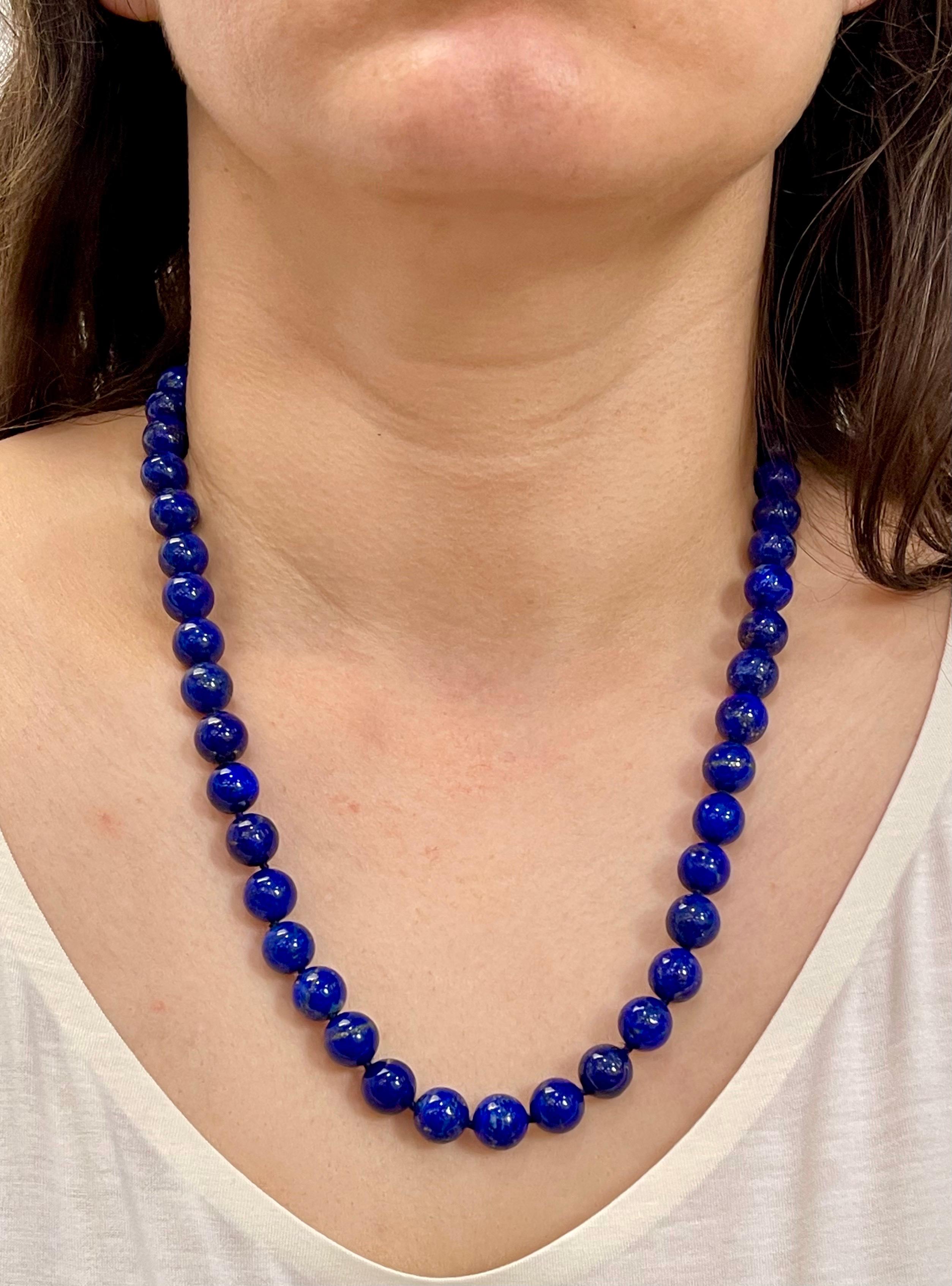 Vintage Lapis Lazuli Single Strand Necklace with 14 Karat Yellow Gold Lobster For Sale 12