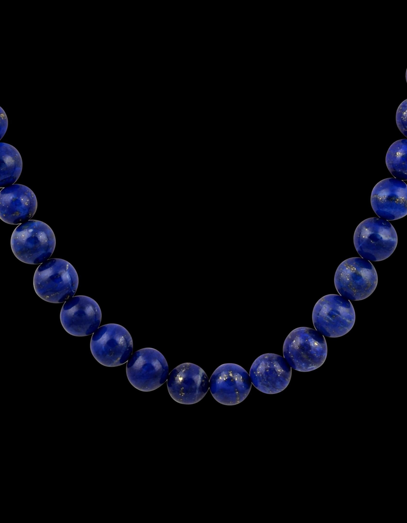 Vintage Lapis Lazuli Single Strand Necklace with 14 Karat Yellow Gold Lobster In Excellent Condition For Sale In New York, NY