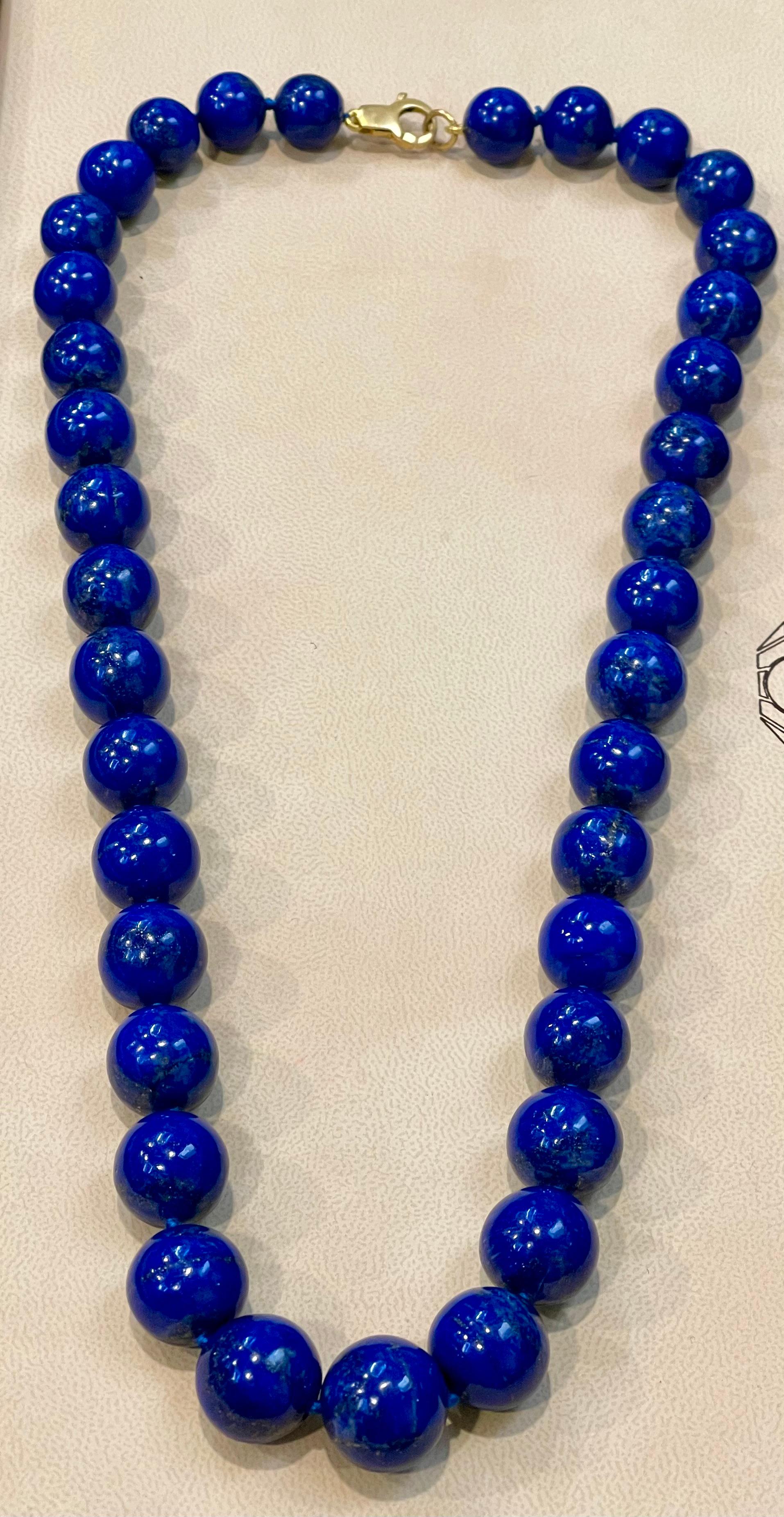 Vintage Lapis Lazuli Single Strand Necklace with 14 Karat Yellow Gold Lobster For Sale 1