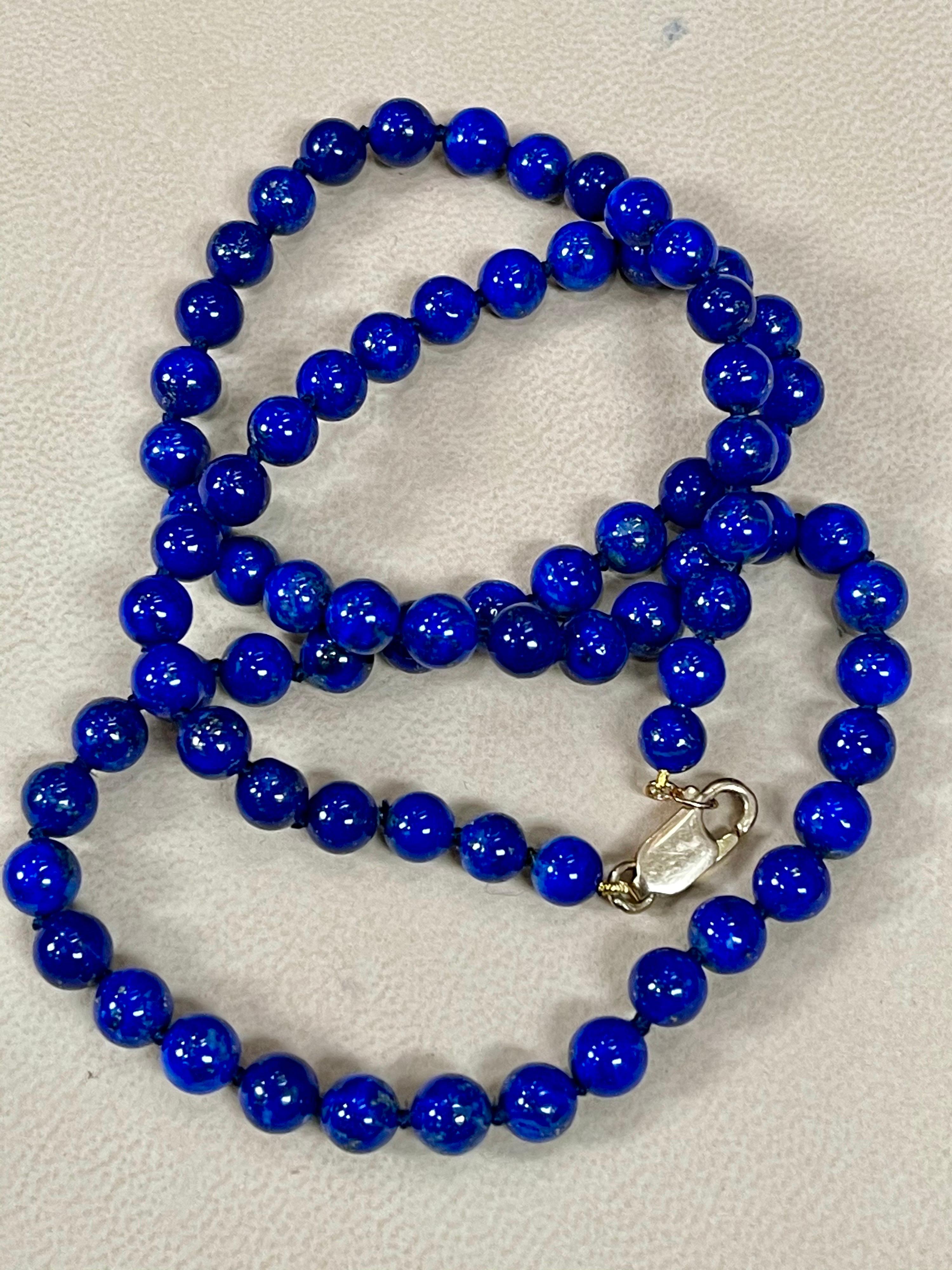 Vintage Lapis Lazuli Single Strand Necklace with 14 Karat Yellow Gold Lobster In Excellent Condition For Sale In New York, NY