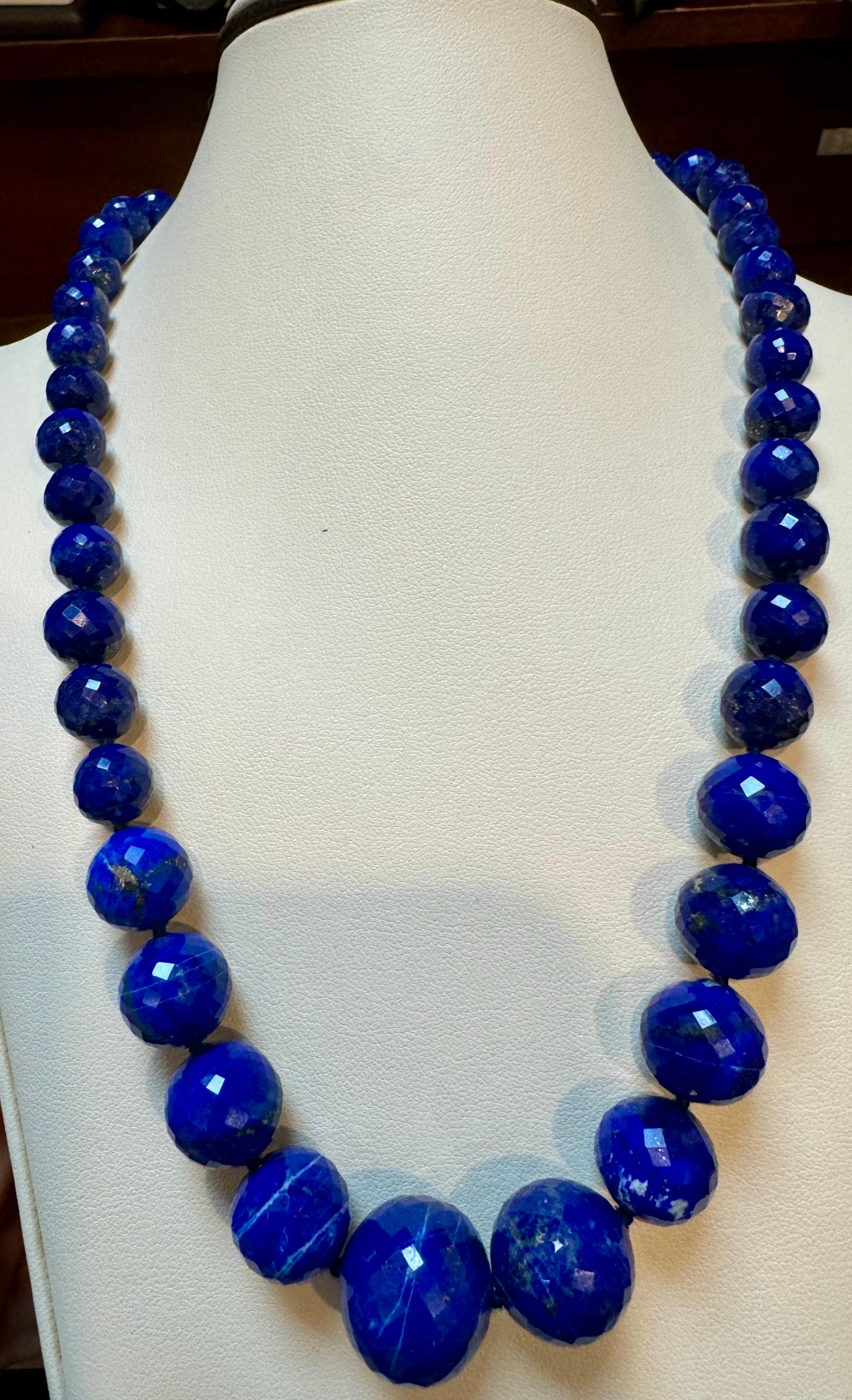 Vintage Lapis Lazuli Single Strand Necklace with Diamond & 18 Karat Yellow Gold For Sale 7