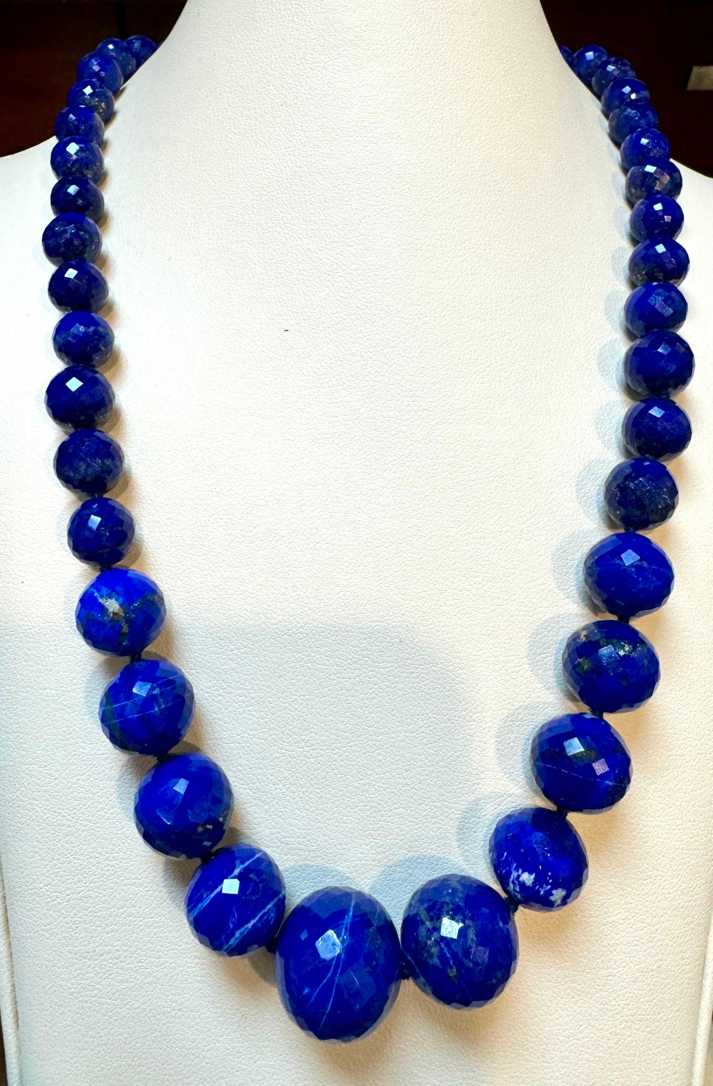 Vintage Lapis Lazuli Single Strand Necklace with Diamond & 18 Karat Yellow Gold For Sale 8