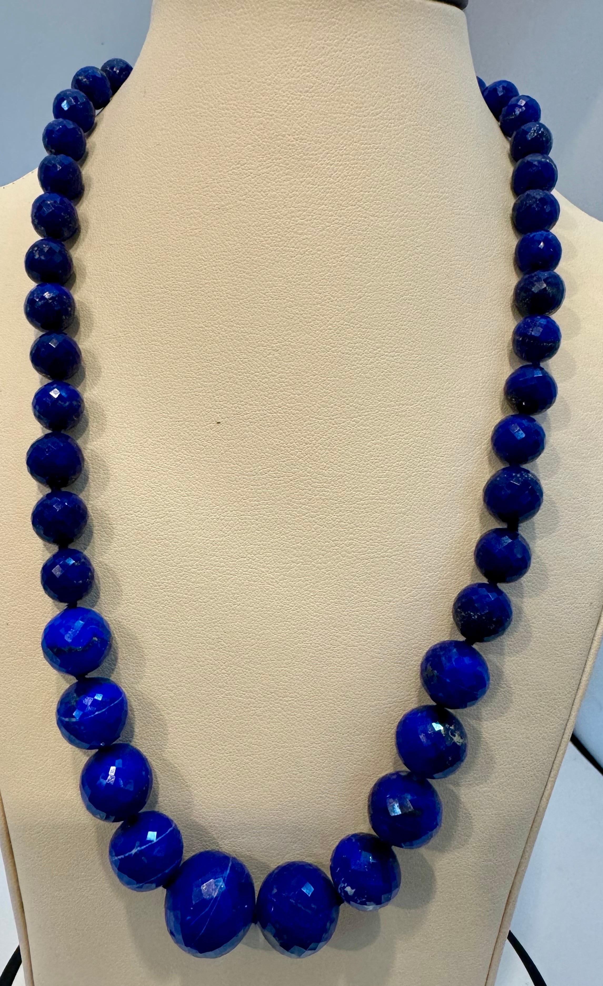 Vintage Lapis Lazuli Single Strand Necklace with Diamond & 18 Karat Yellow Gold For Sale 3