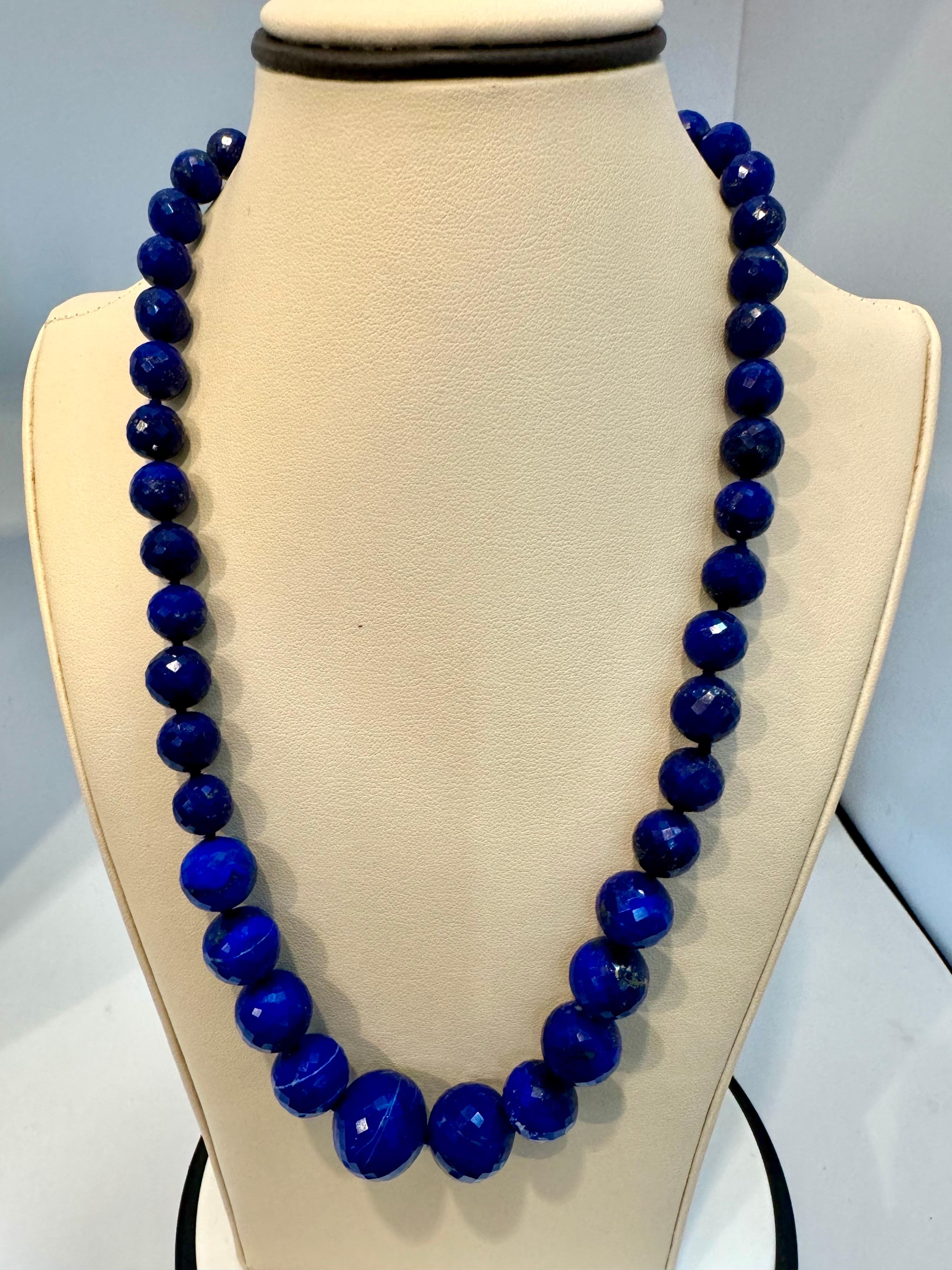 Vintage Lapis Lazuli Single Strand Necklace with Diamond & 18 Karat Yellow Gold For Sale 4