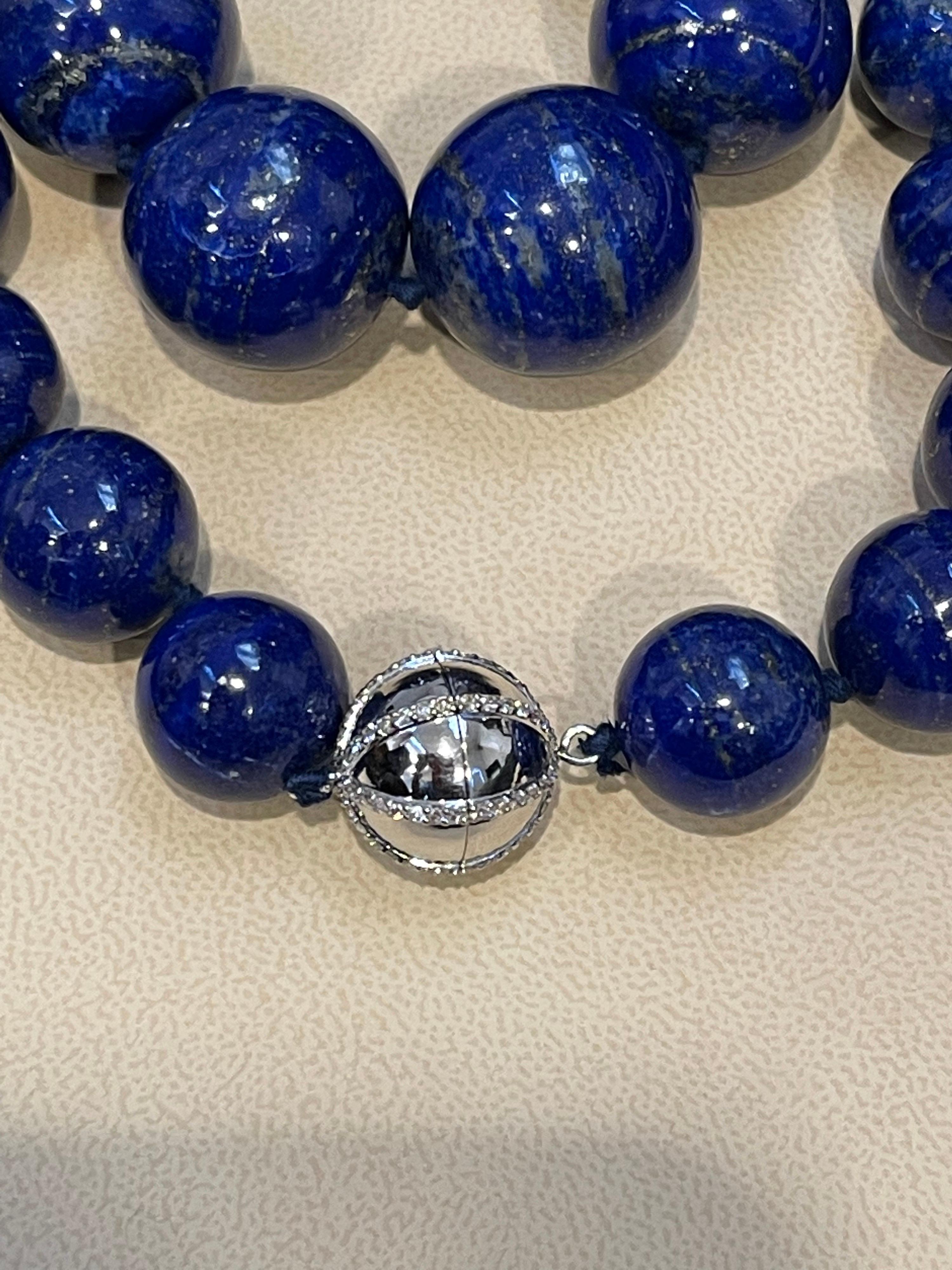 Vintage Lapis Lazuli Single Strand Necklace with  Diamond Clasp 14 Kt White Gold For Sale 3