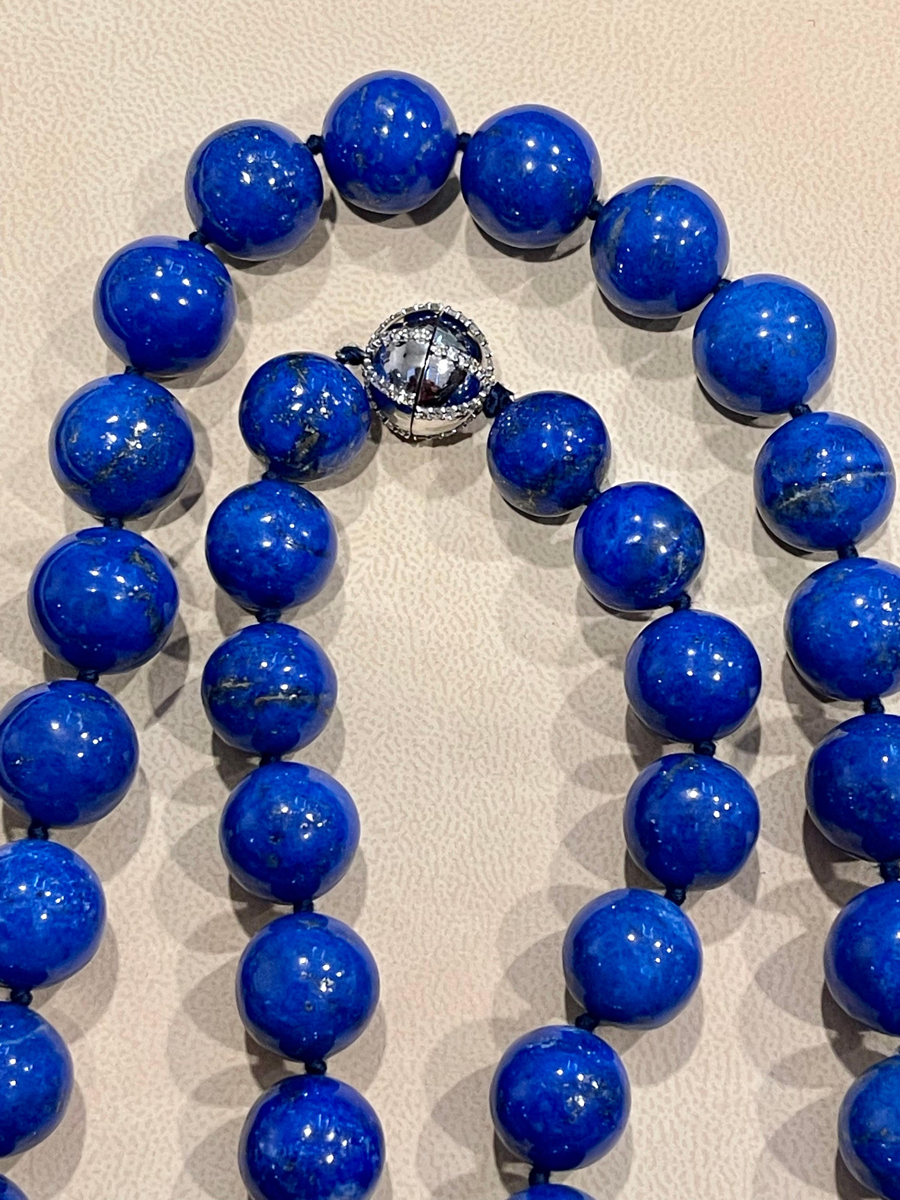 Vintage Lapis Lazuli Single Strand Necklace with  Diamond Clasp 14 Kt White Gold For Sale 1