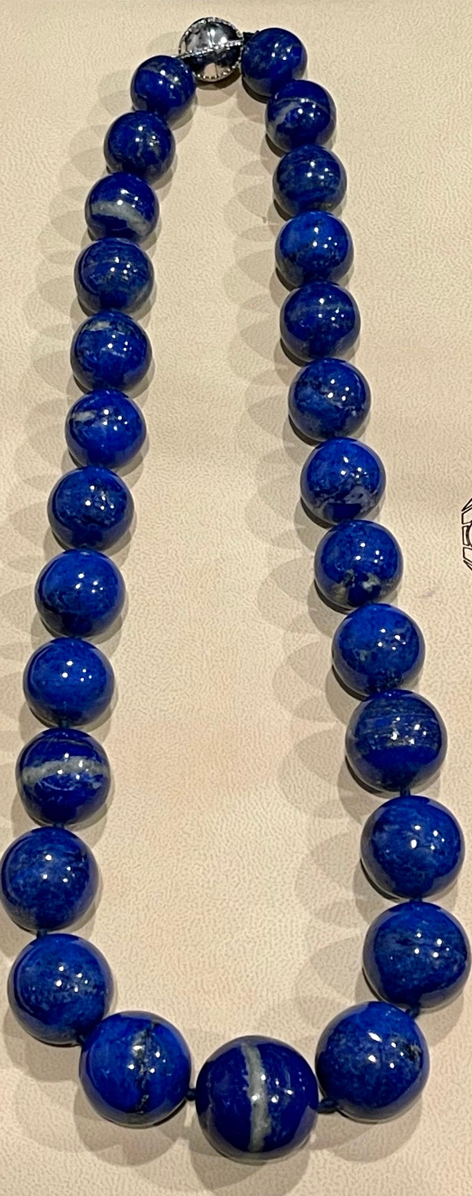 Vintage Lapis Lazuli Single Strand Necklace with Diamond Clasp 14 Kt White Gold For Sale 6