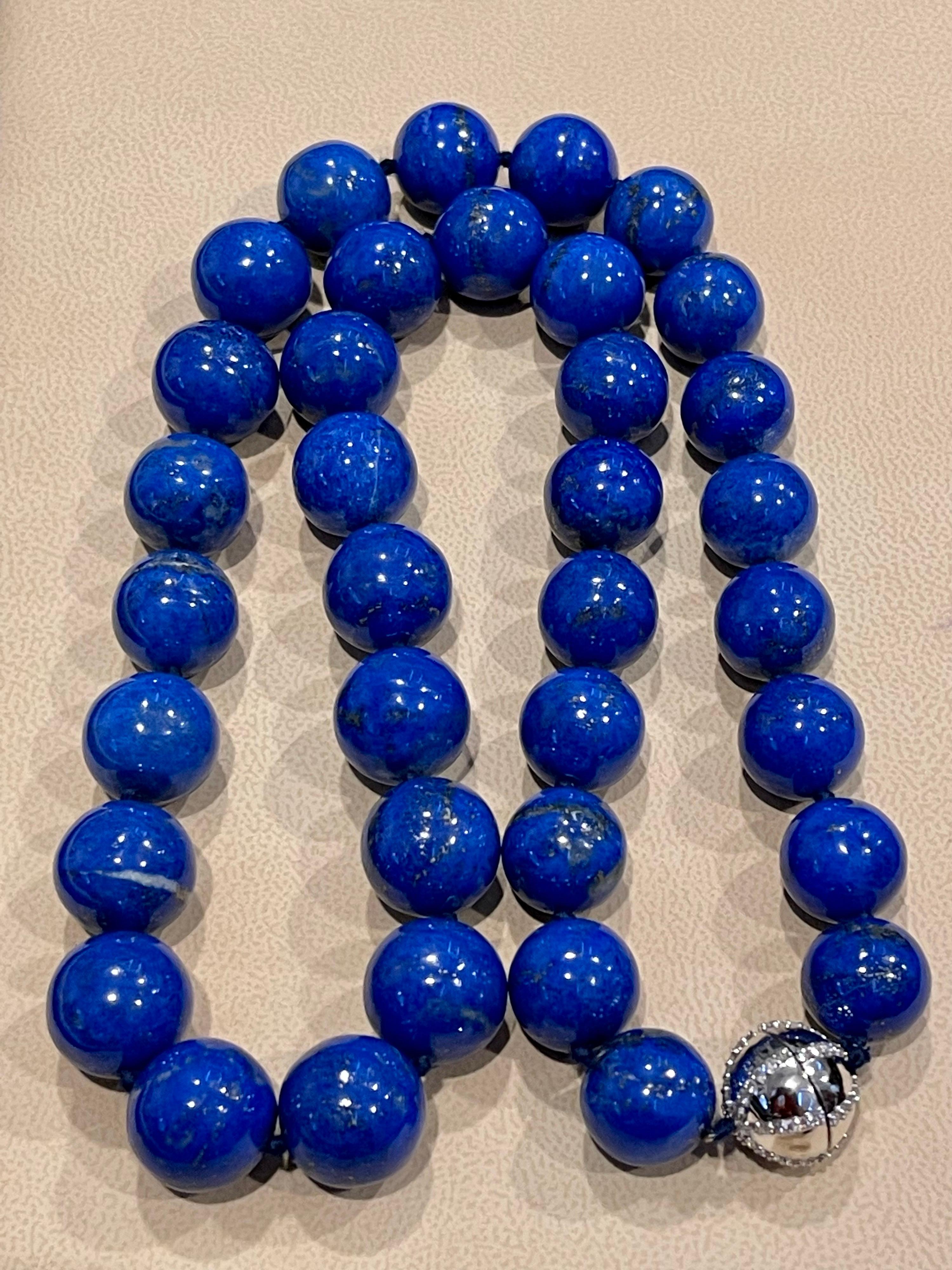 Collier Vintage en Lapis Lazuli à un seul brin avec  Fermoir à diamant en or blanc 14 carats en vente 4