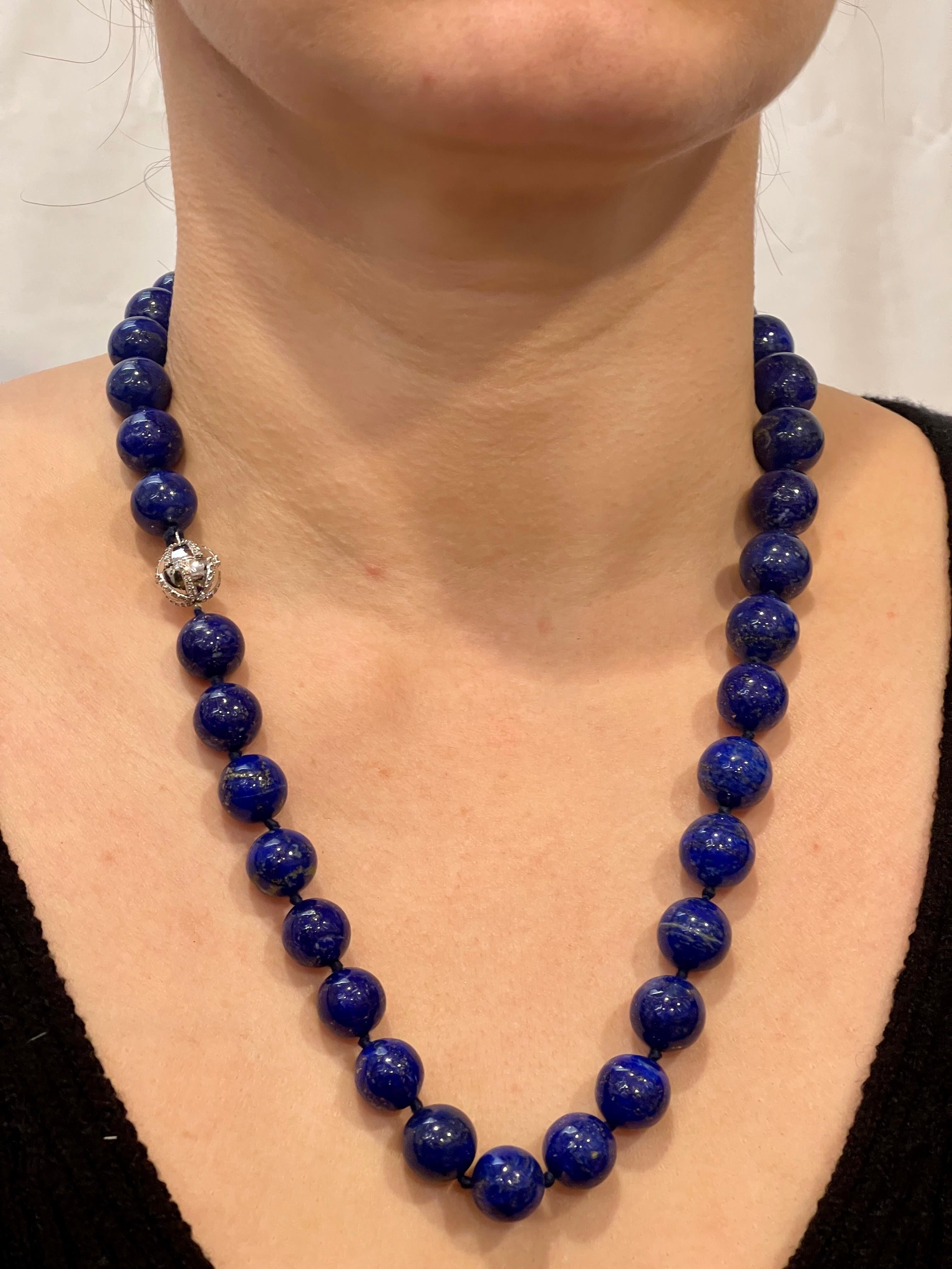 Vintage Lapis Lazuli Single Strand Necklace with  Diamond Clasp 14 Kt White Gold For Sale 1