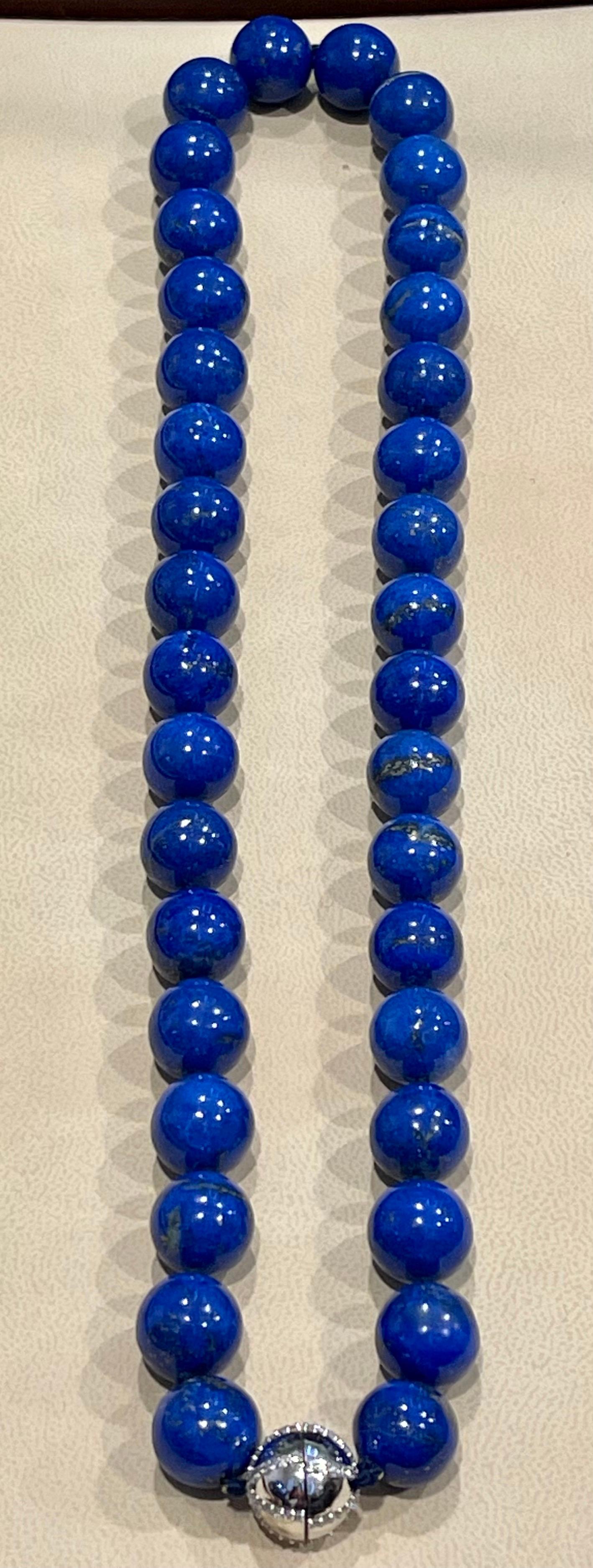 Vintage Lapis Lazuli Single Strand Necklace with  Diamond Clasp 14 Kt White Gold For Sale 3