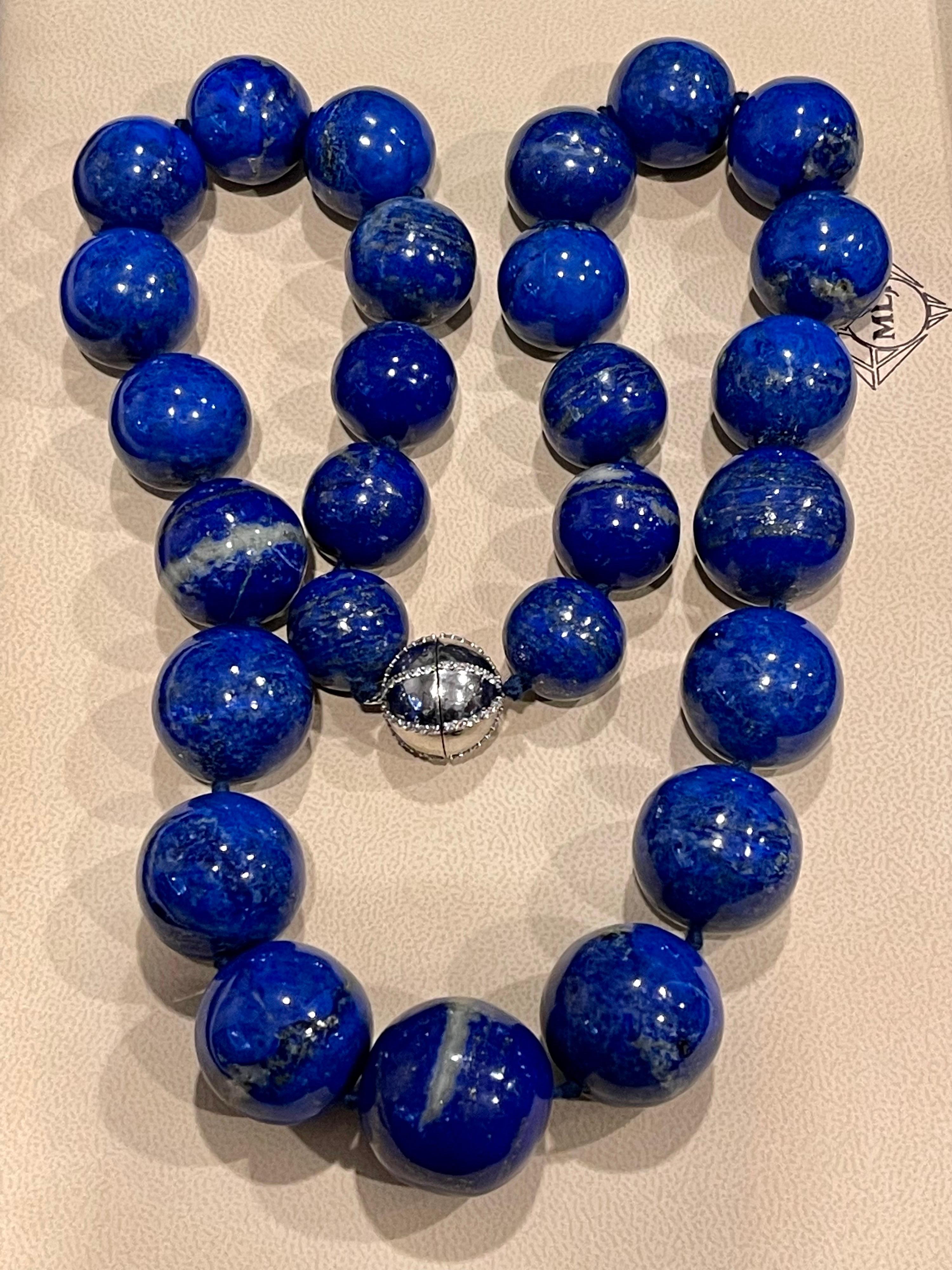 Vintage Lapis Lazuli Single Strand Necklace with Diamond Clasp 14 Kt White Gold For Sale 4