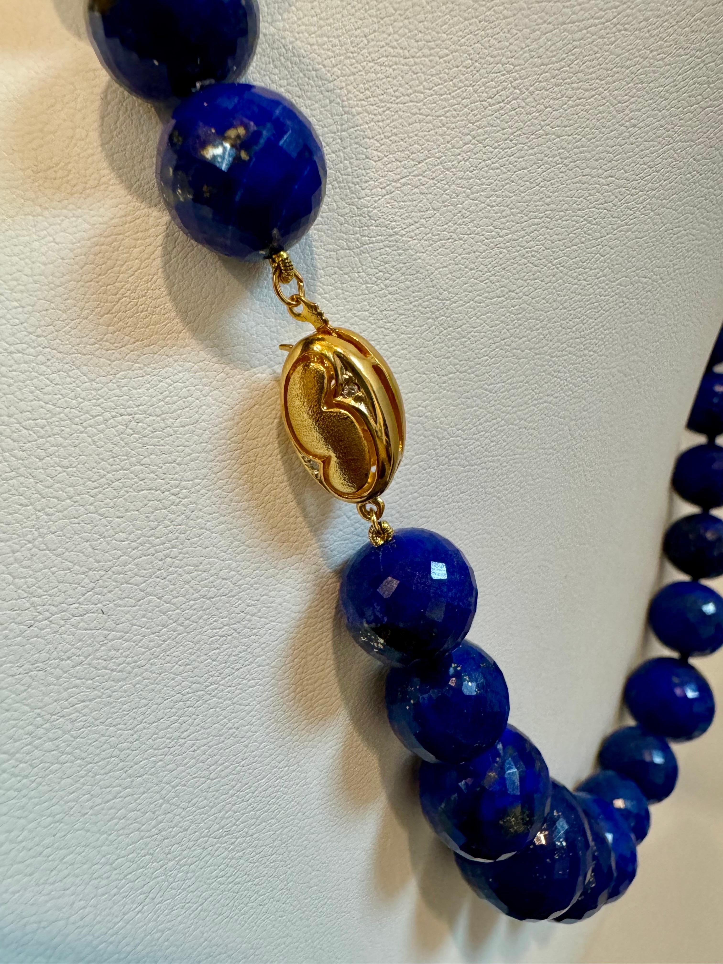 Einreihige Vintage-Halskette aus Gelbgold mit 14 Karat Gelbgold-Verschluss mit Lapislazuli und Diamant im Angebot 2