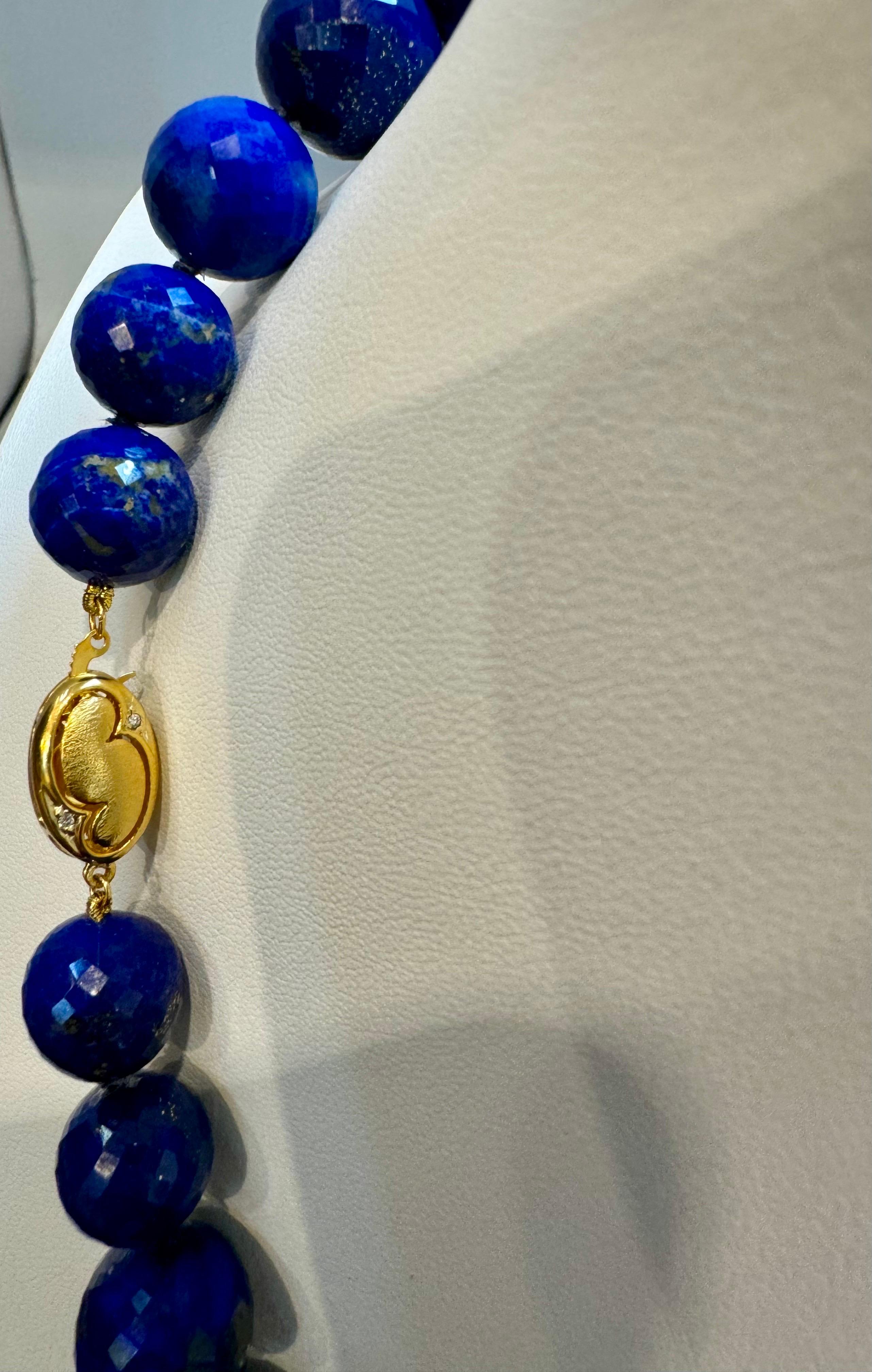 Einreihige Vintage-Halskette aus Gelbgold mit 14 Karat Gelbgold-Verschluss mit Lapislazuli und Diamant im Angebot 3