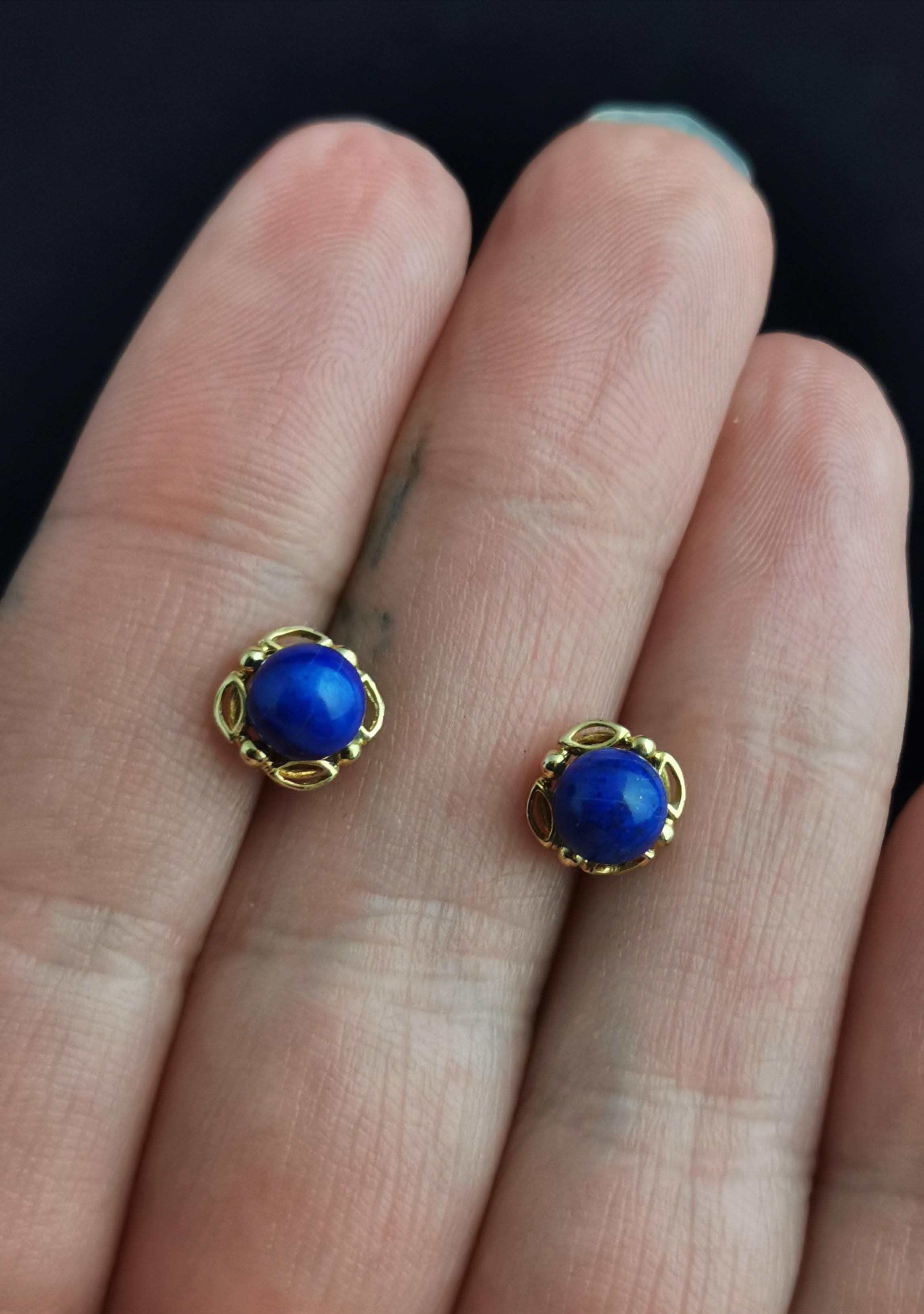 Vintage Lapis Lazuli Stud Earrings, 9 Karat Yellow Gold  In Good Condition In NEWARK, GB