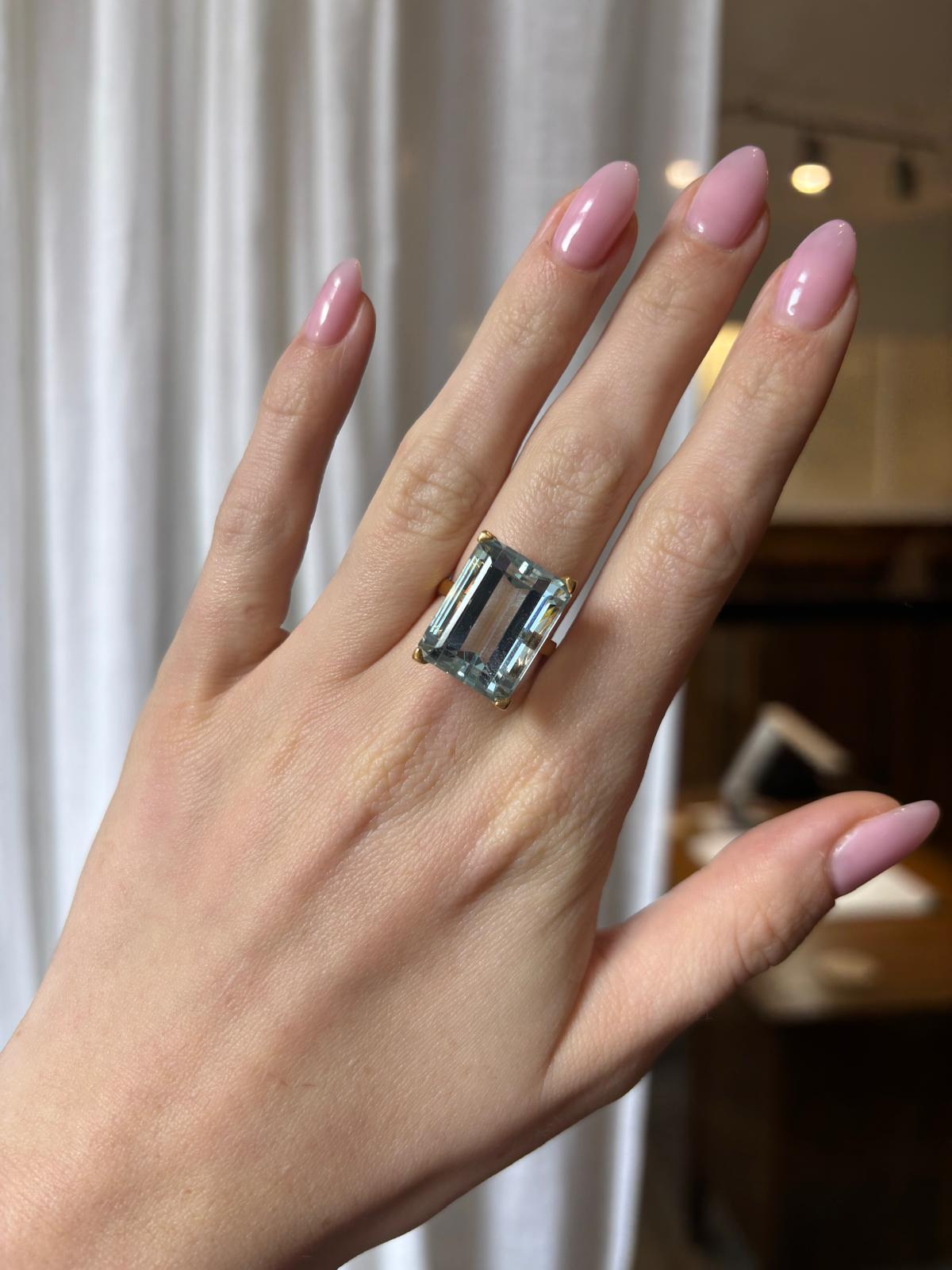Vintage Large 17.50ct Aquamarine Cocktail Ring in 18k yellow gold 5