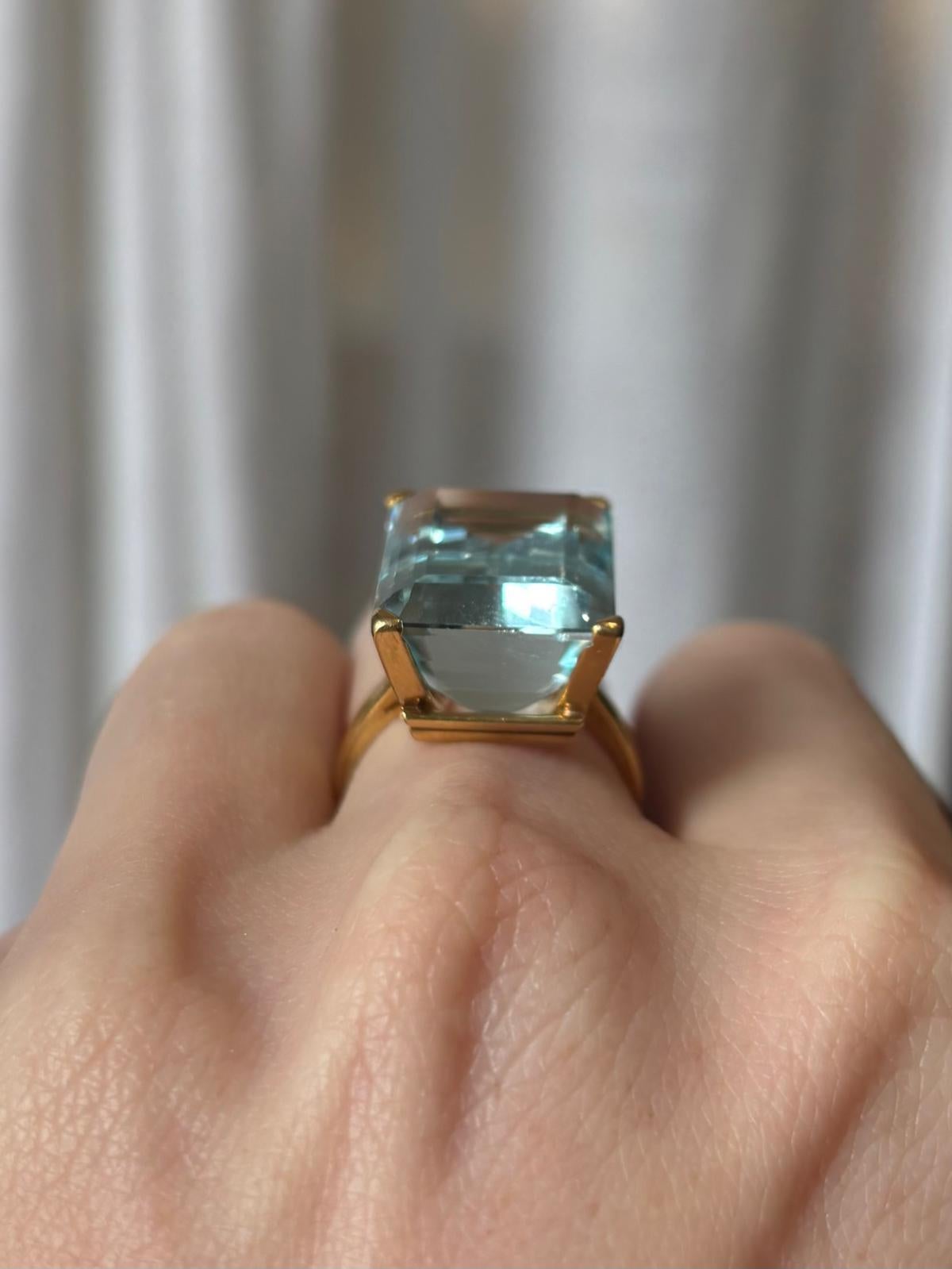 Vintage Large 17.50ct Aquamarine Cocktail Ring in 18k yellow gold 6