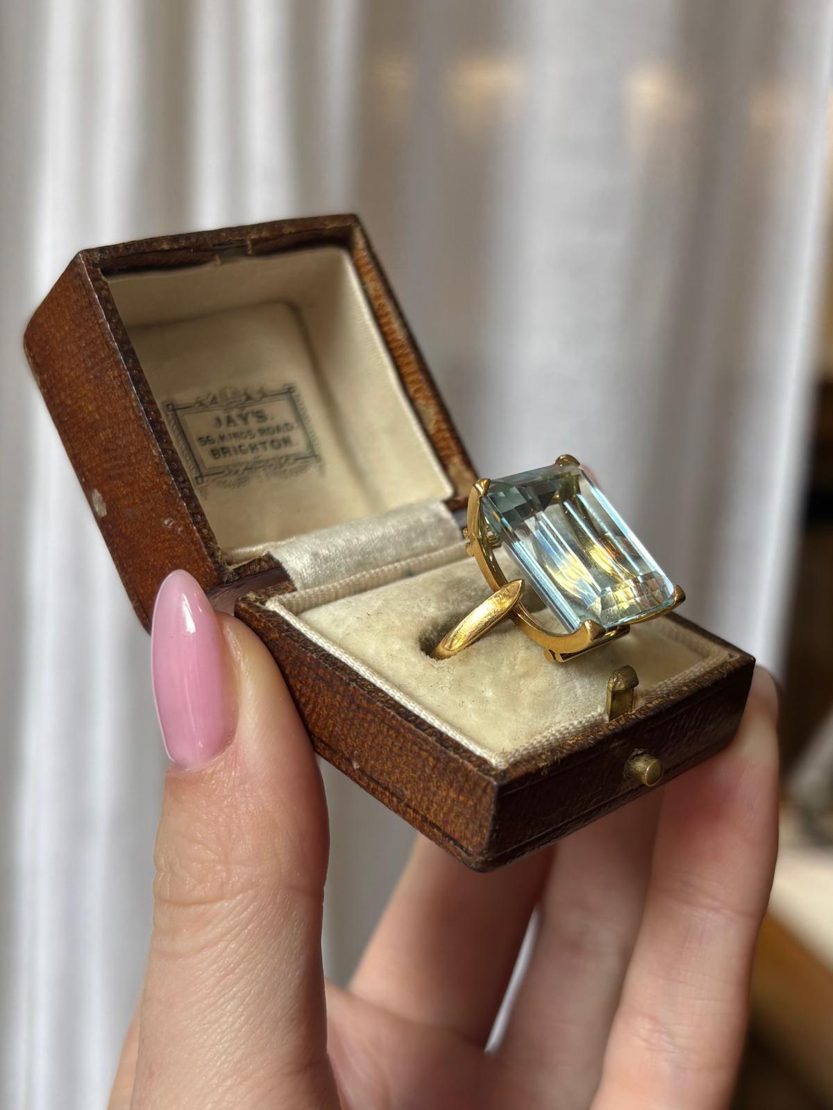 Vintage Large 17.50ct Aquamarine Cocktail Ring in 18k yellow gold 2