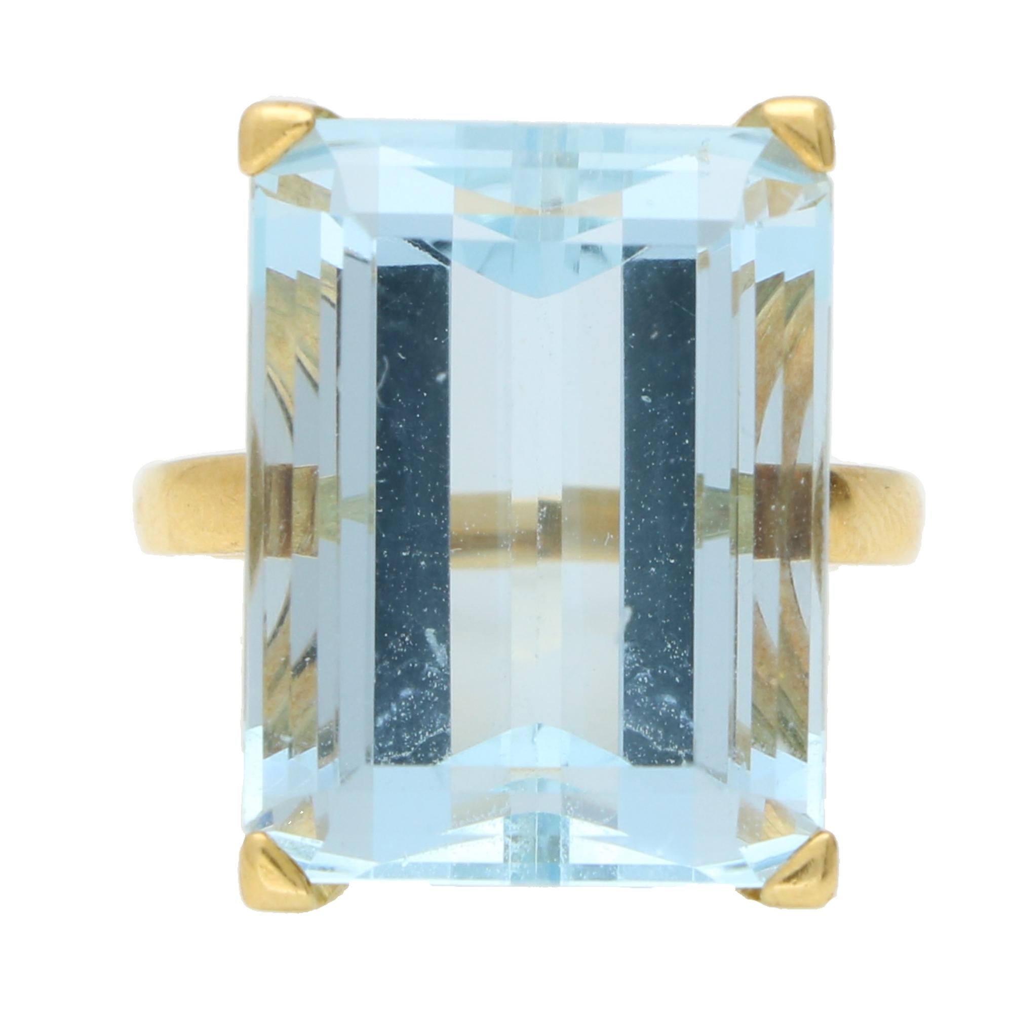 Vintage Large 17.50ct Aquamarine Cocktail Ring in 18k yellow gold 3
