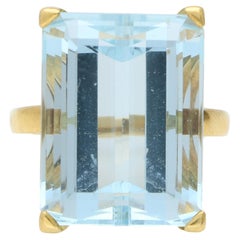 Vintage Large 17.50ct Aquamarine Cocktail Ring in 18k yellow gold