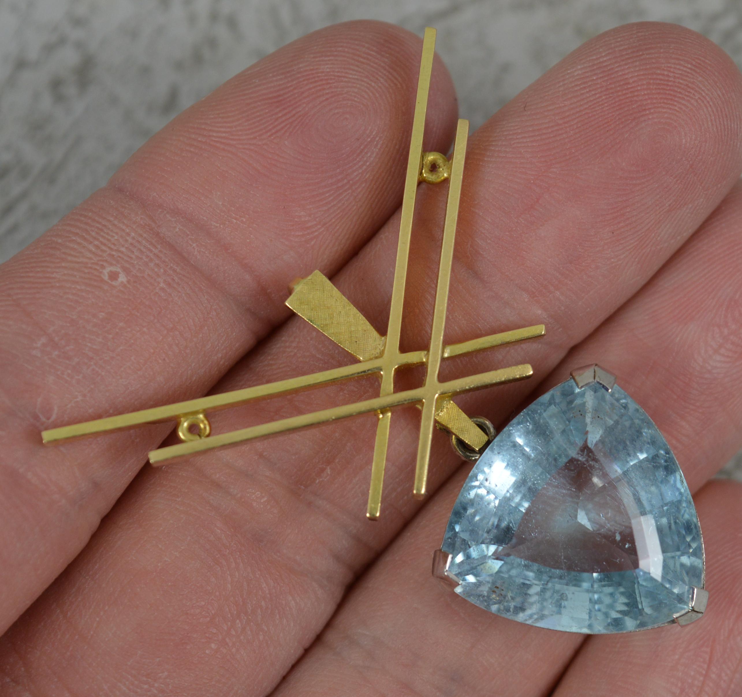 Vintage Large 18ct Gold and Trillion Cut Aquamarine Solitaire Pendant In Excellent Condition For Sale In St Helens, GB
