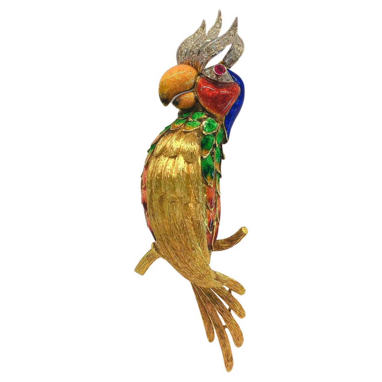 Vintage 1940s Enamel and Diamond Parrot Bird Gold Brooch In Good Condition For Sale In Cairo, EG