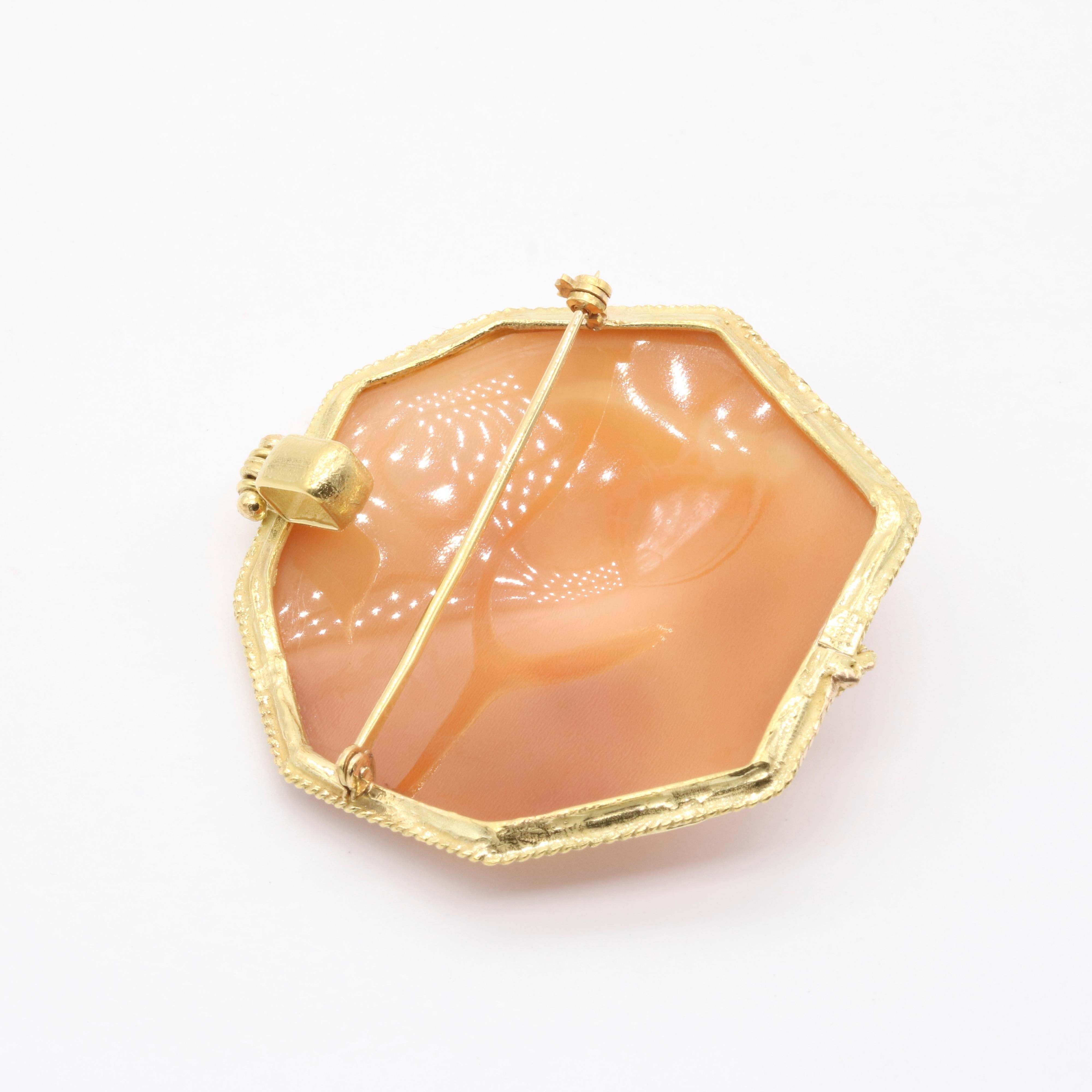 Vintage Large 18K Yellow Gold Carved Shell Cameo Pendant or Brooch For Sale 3