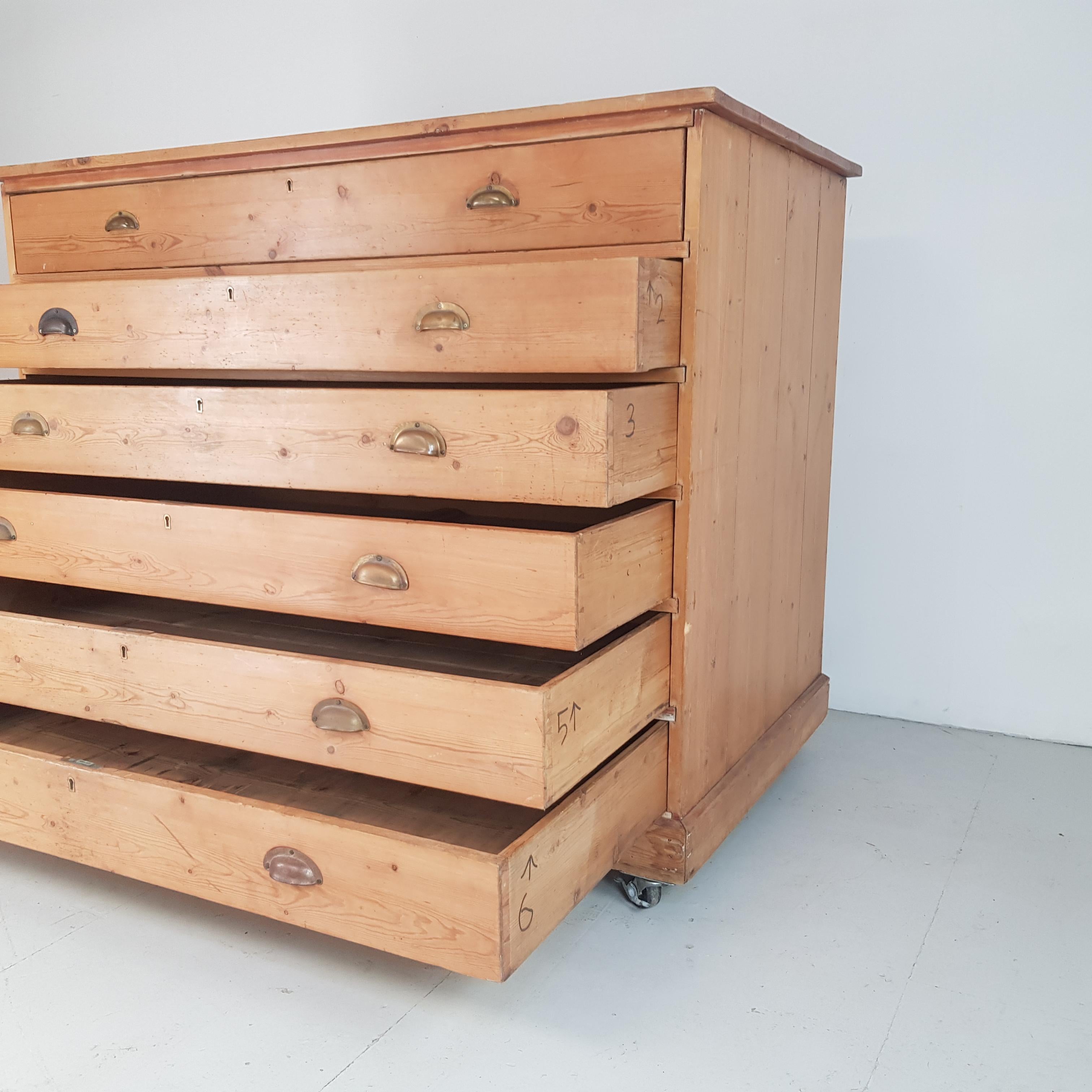 Vintage Large 1930s Plan Chest with Brass Handles im Angebot 4