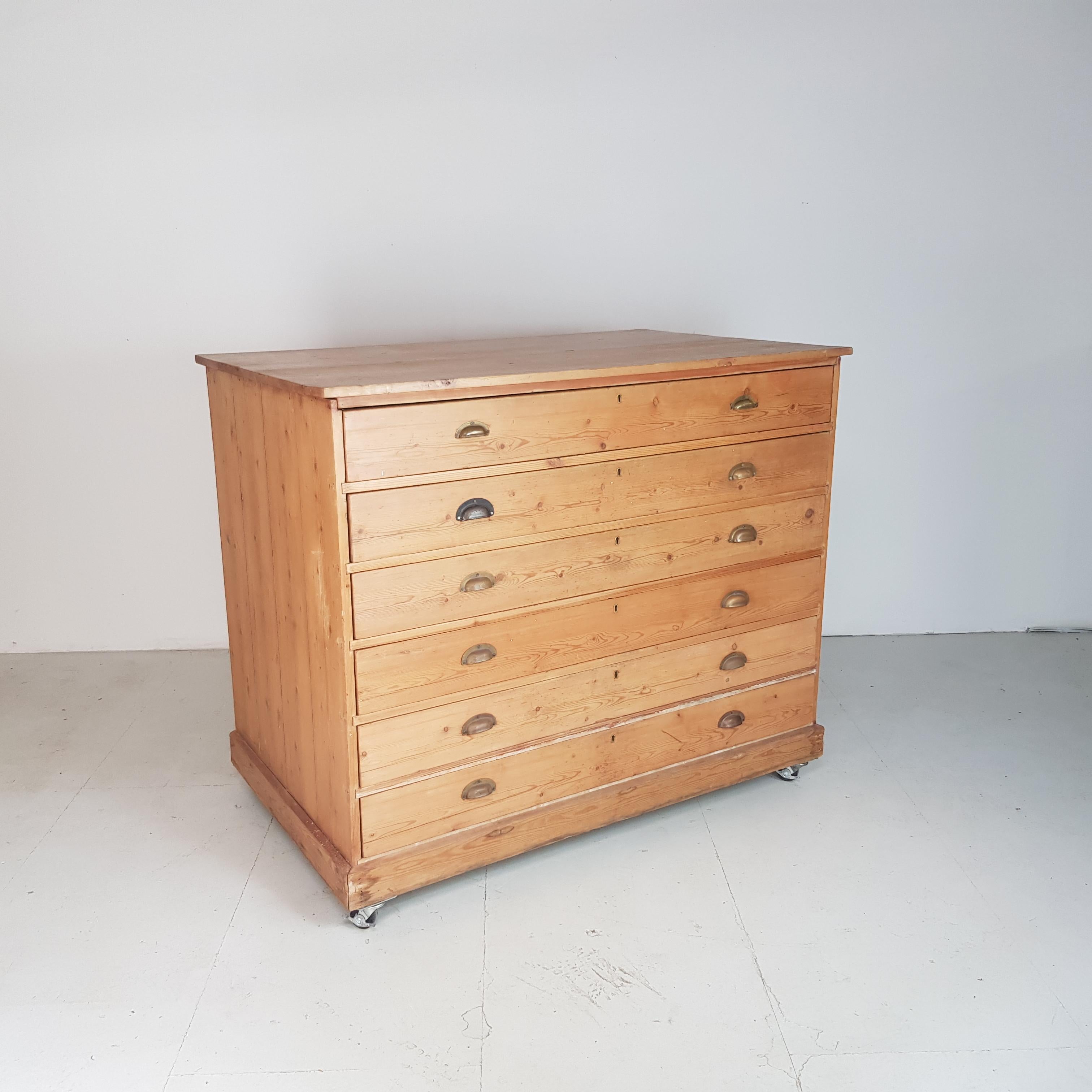 English Vintage Large 1930s Plan Chest with Brass Handles For Sale