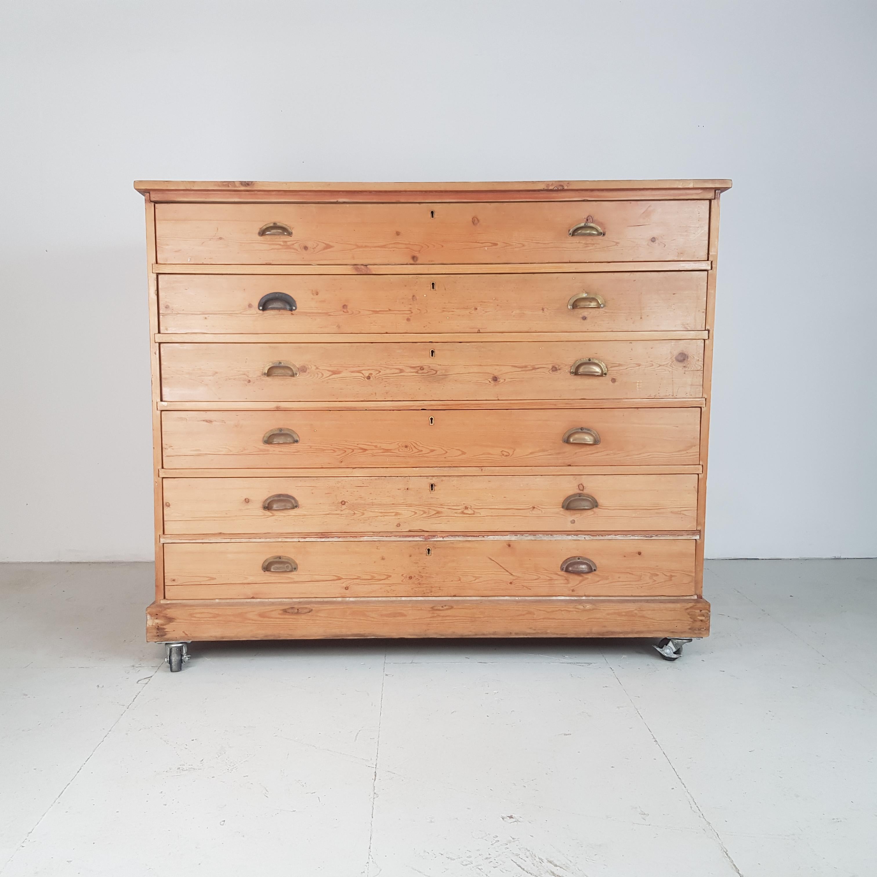 Vintage Large 1930s Plan Chest with Brass Handles In Good Condition For Sale In Lewes, East Sussex