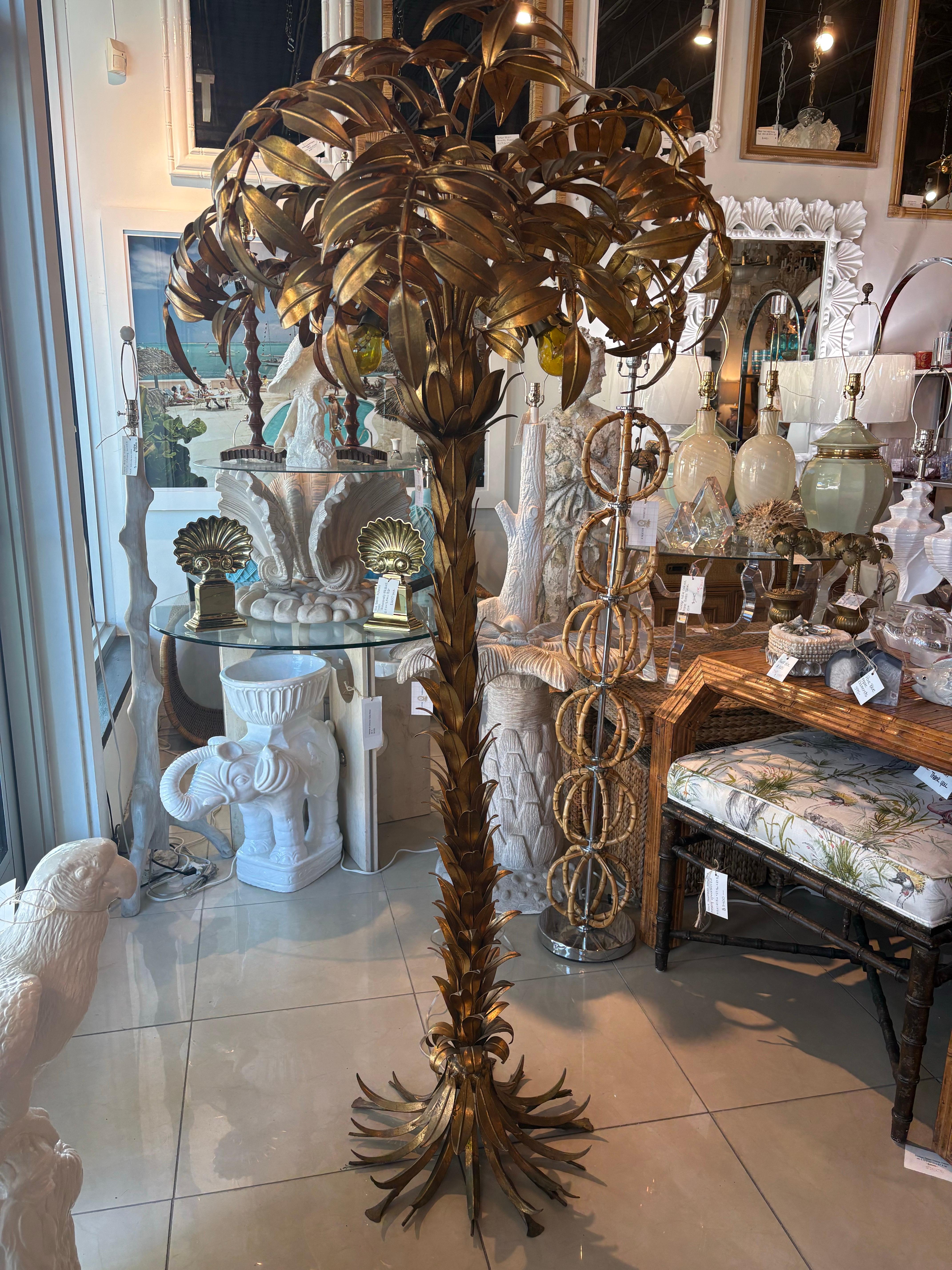 Lámpara de pie vintage grande Hans Kogl de los años 70 de metal dorado con palmeras recién cableada en venta 1