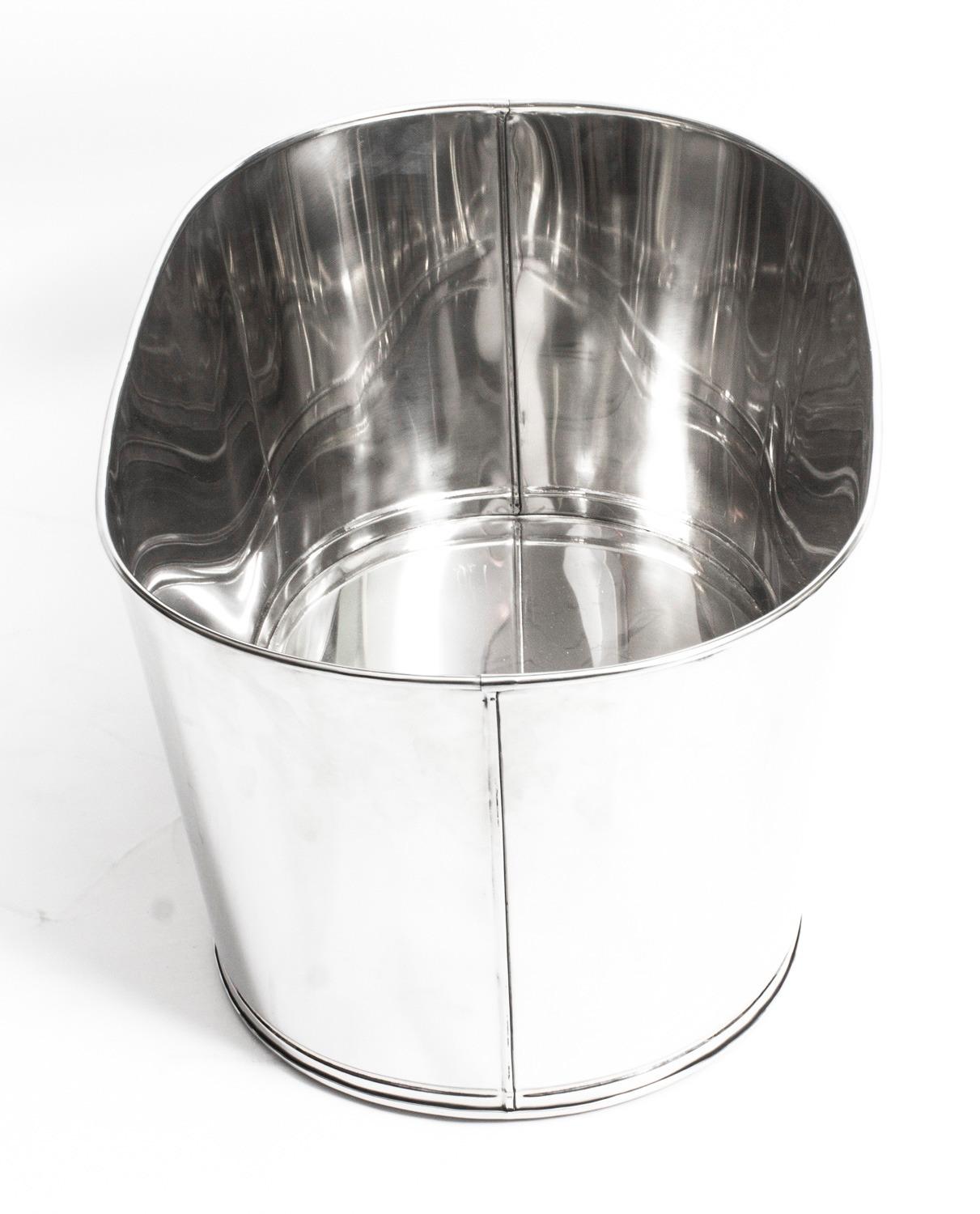Cubitera vintage grande para 8 botellas de vino y champán Siglo XX Silver en venta