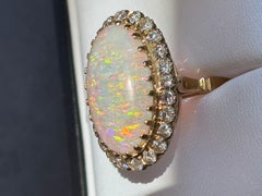 Vintage Large 8,50 Karat Australian White Opal Diamond Cluster Ring in 18K Gold