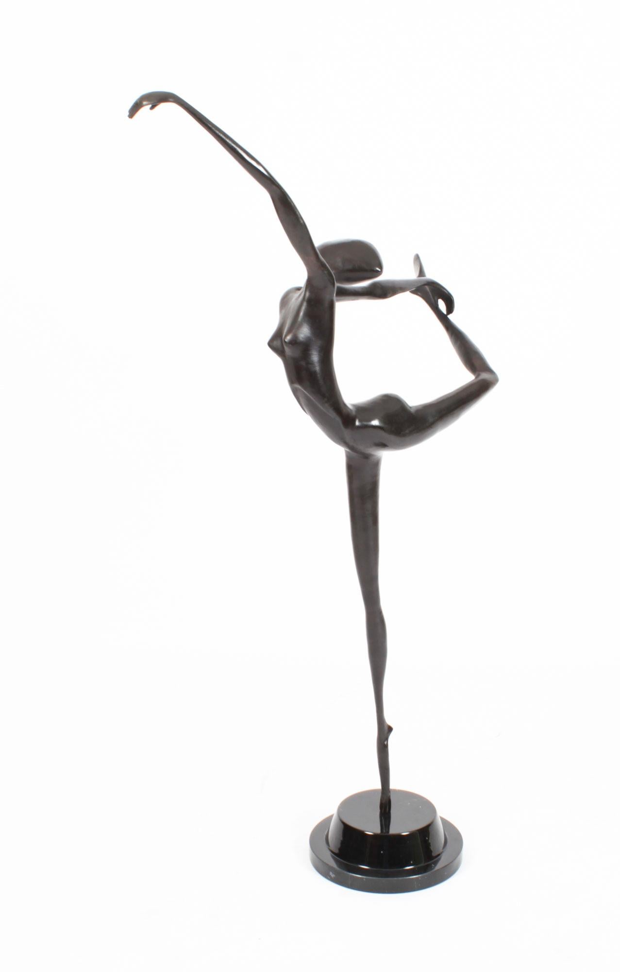 Scultura astratta in bronzo di grandi dimensioni di una ballerina del XX secolo in vendita 5