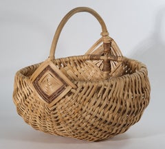 Vintage Large American Hand Woven Gathering Buttocks Basket