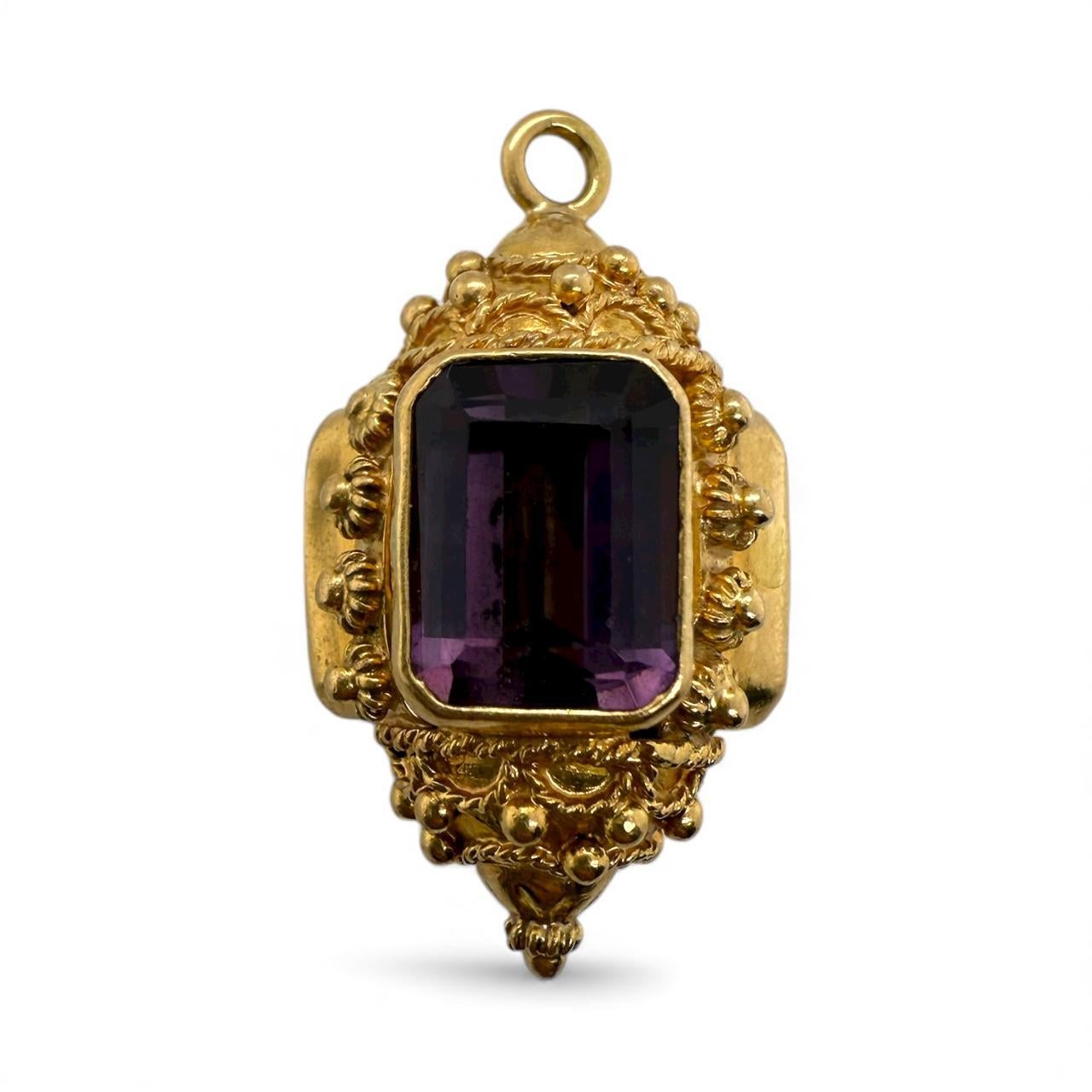Donna Vintage Large Amethyst Charm 18K Yellow Gold in vendita
