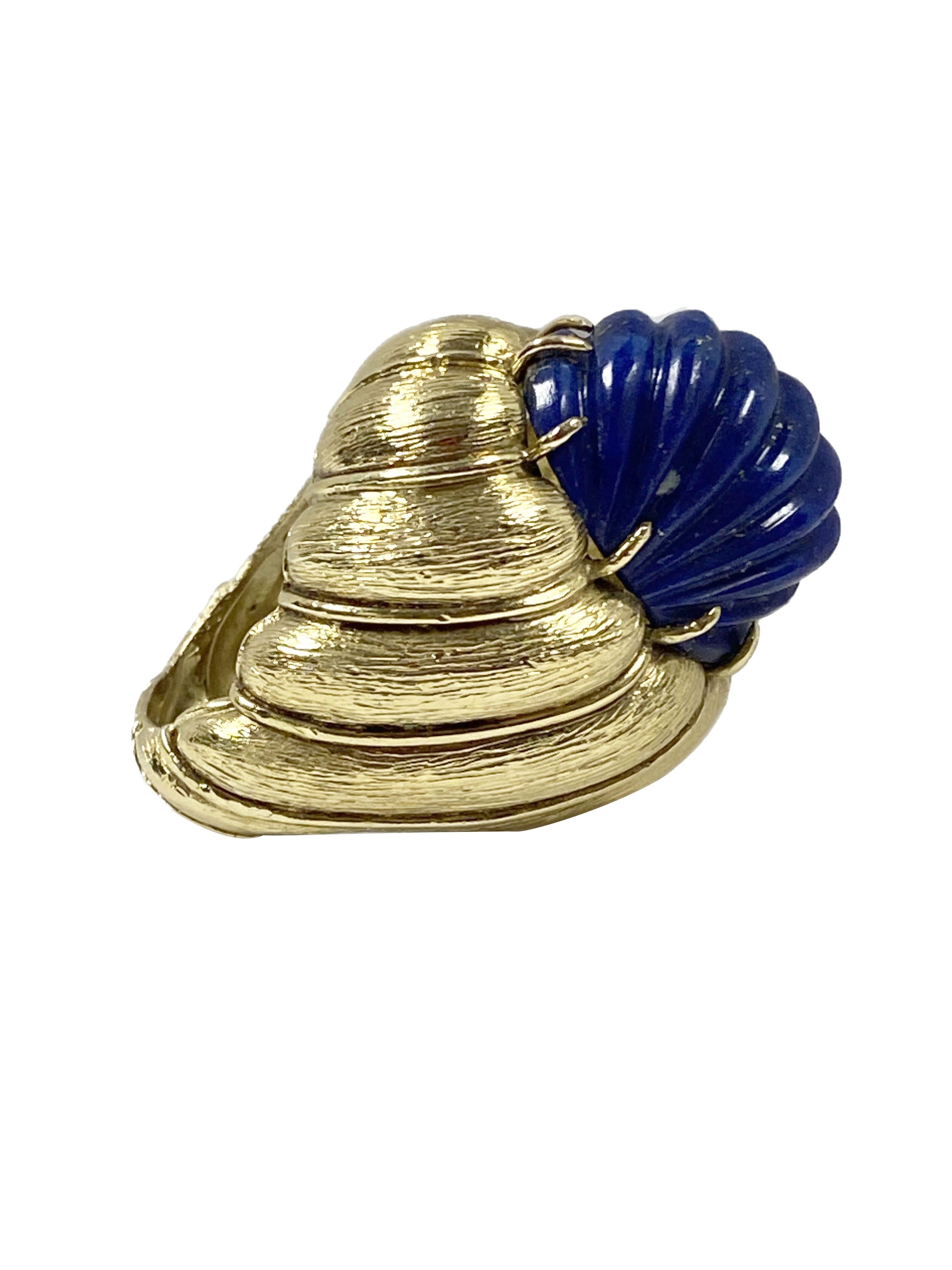 Modern Vintage Large and Impressive Yellow Gold and Lapis Scalloped Dome Ring