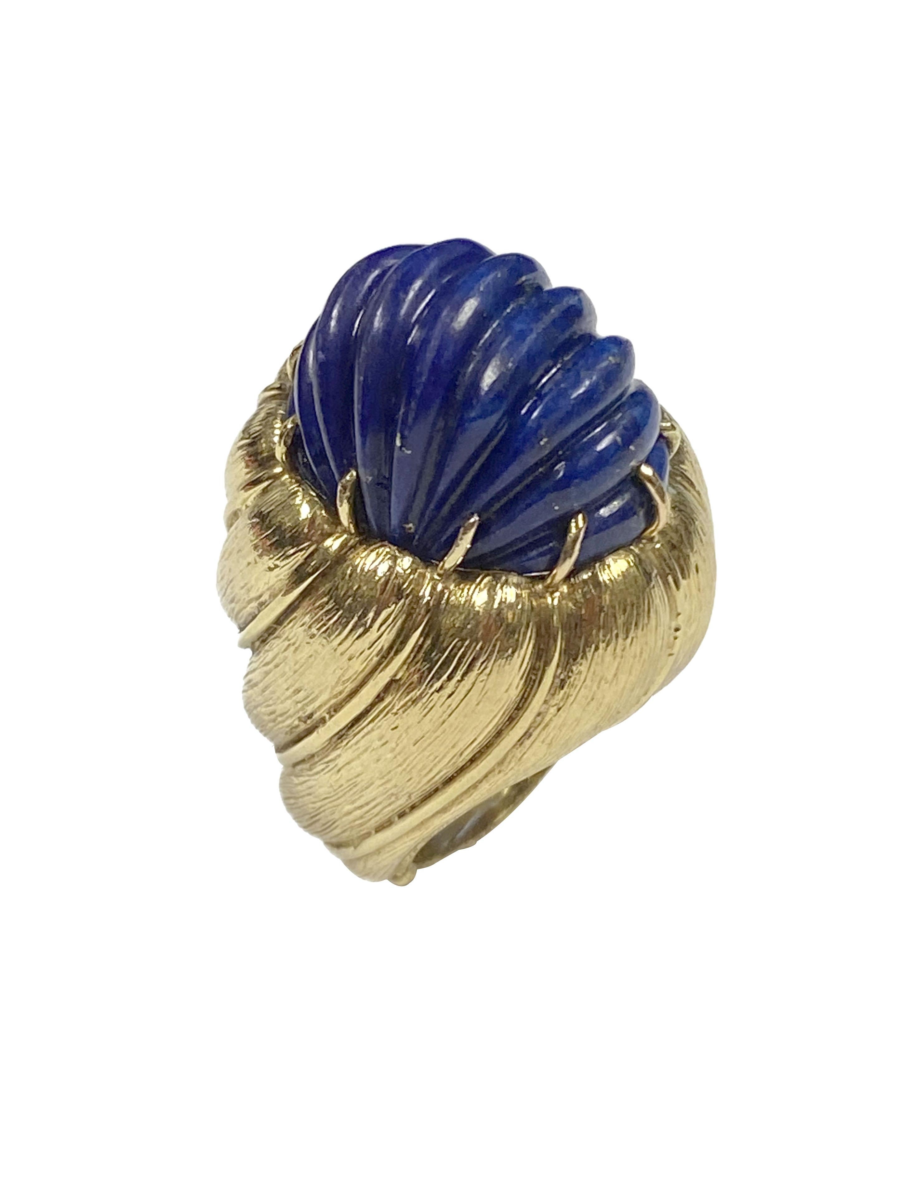Cabochon Vintage Large and Impressive Yellow Gold and Lapis Scalloped Dome Ring