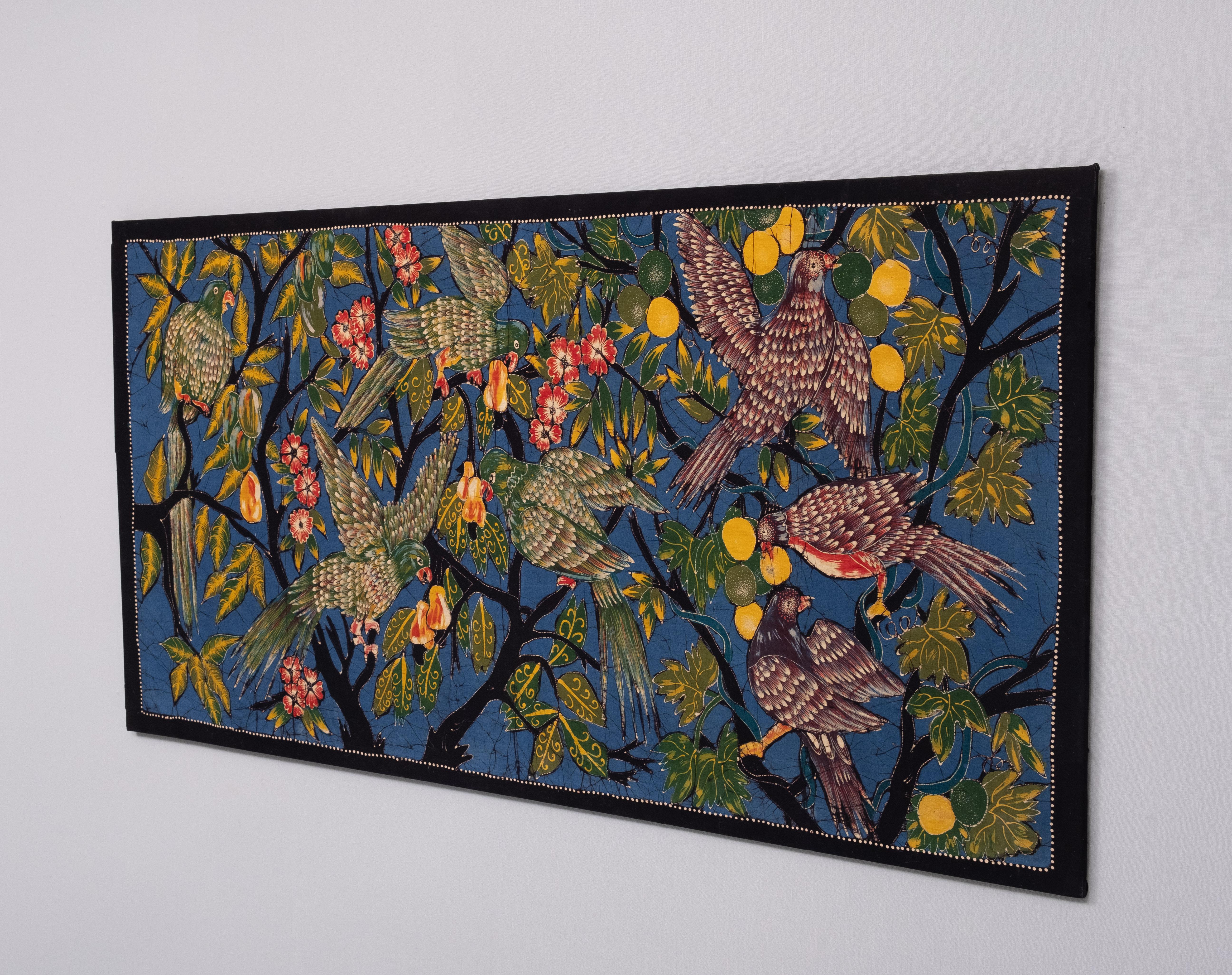 Mid-Century Modern Grande peinture vintage Batik « Perroquets mangeant des fruits »   1960s  en vente