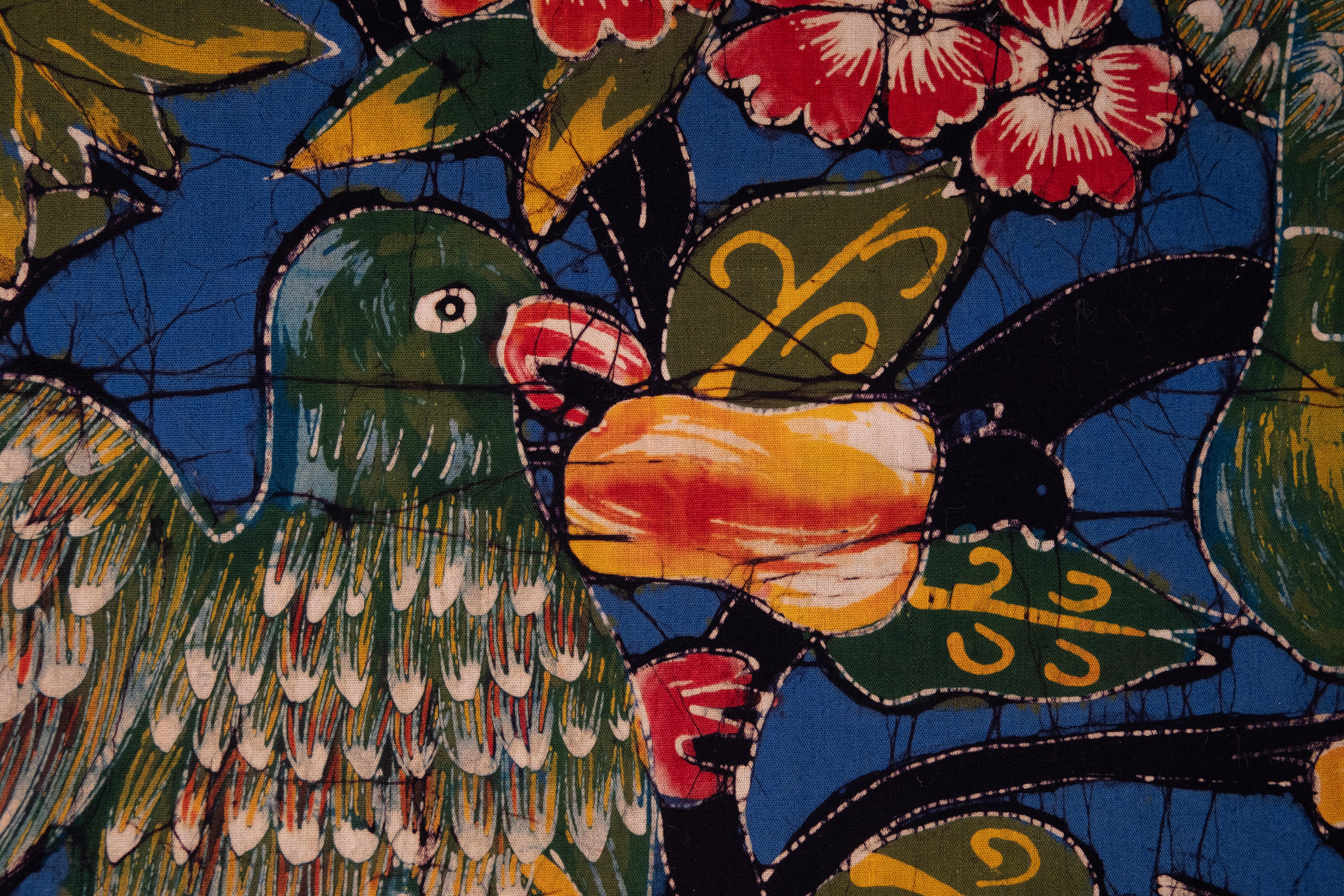 Grande peinture vintage Batik « Perroquets mangeant des fruits »   1960s  en vente 1